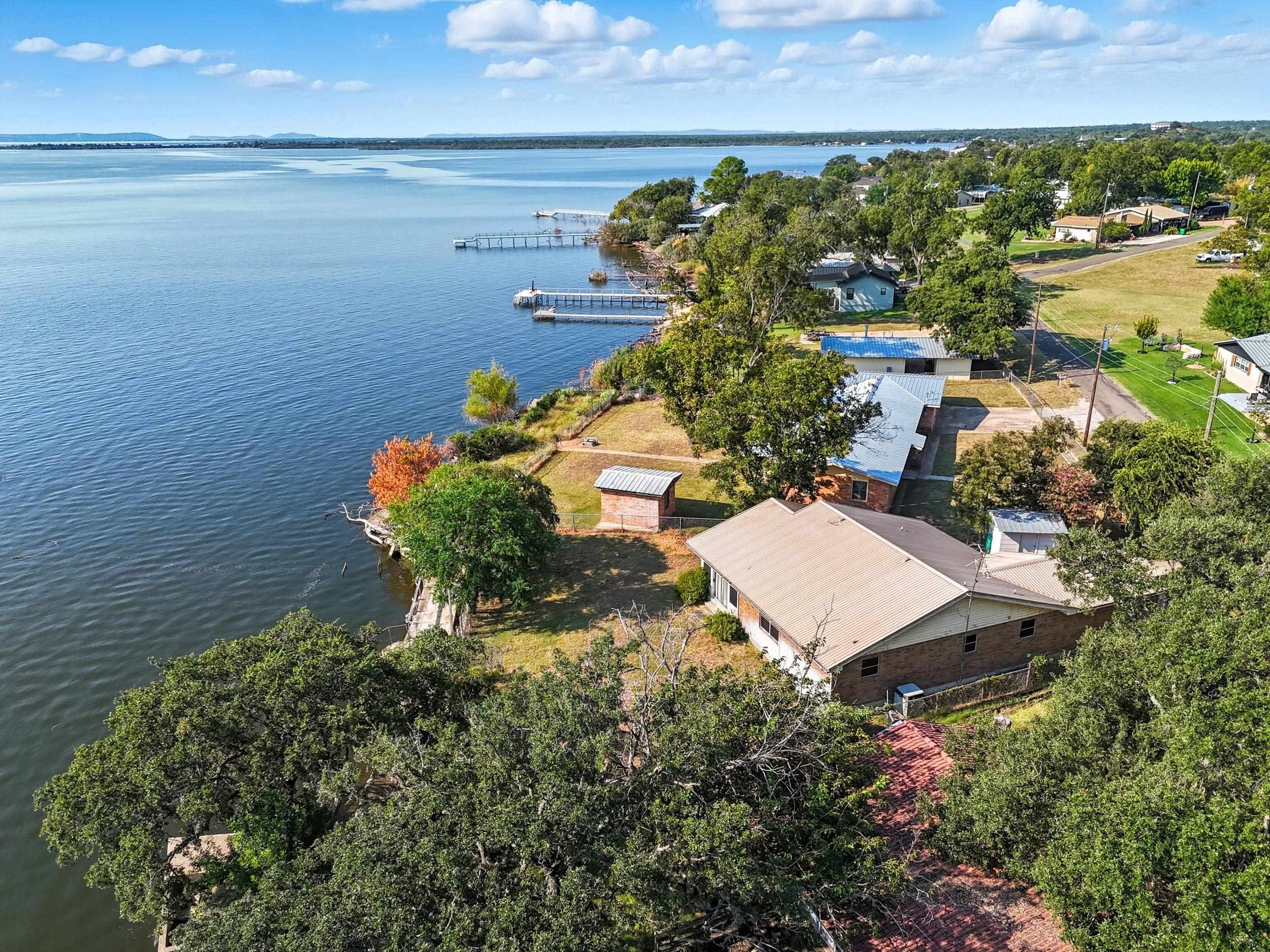 601 Lakeshore Loop