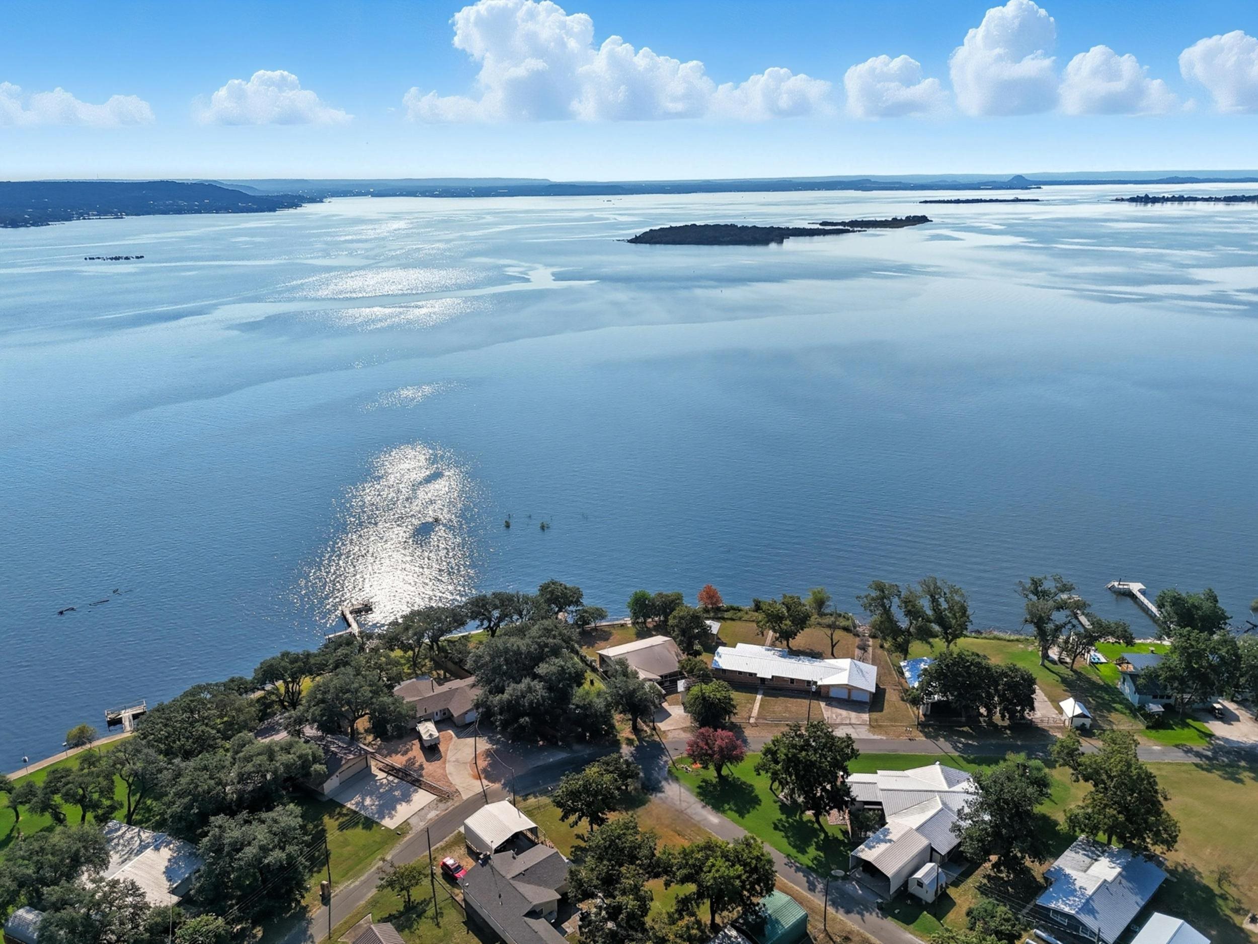 601 Lakeshore Loop