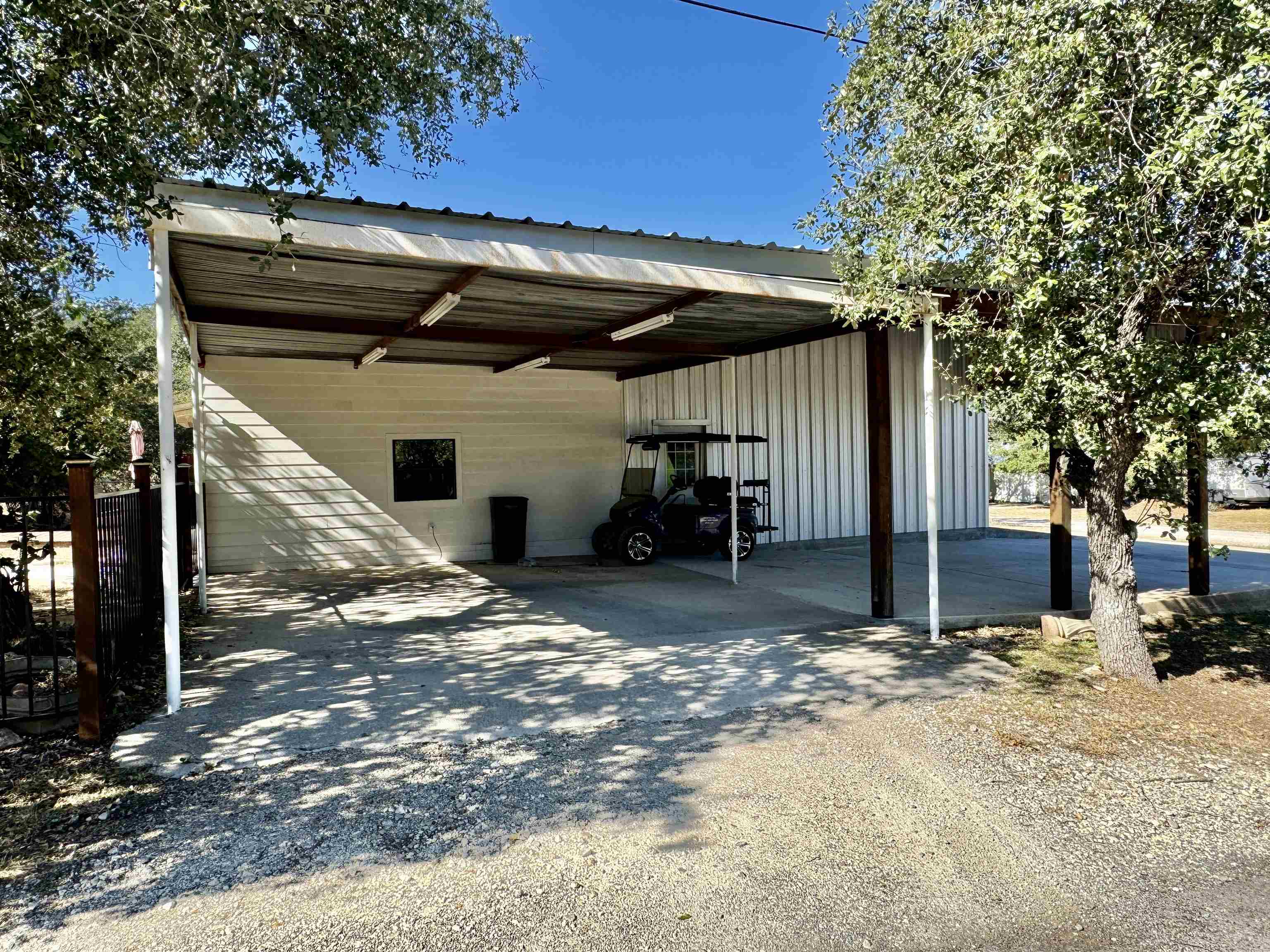800 Lakeway