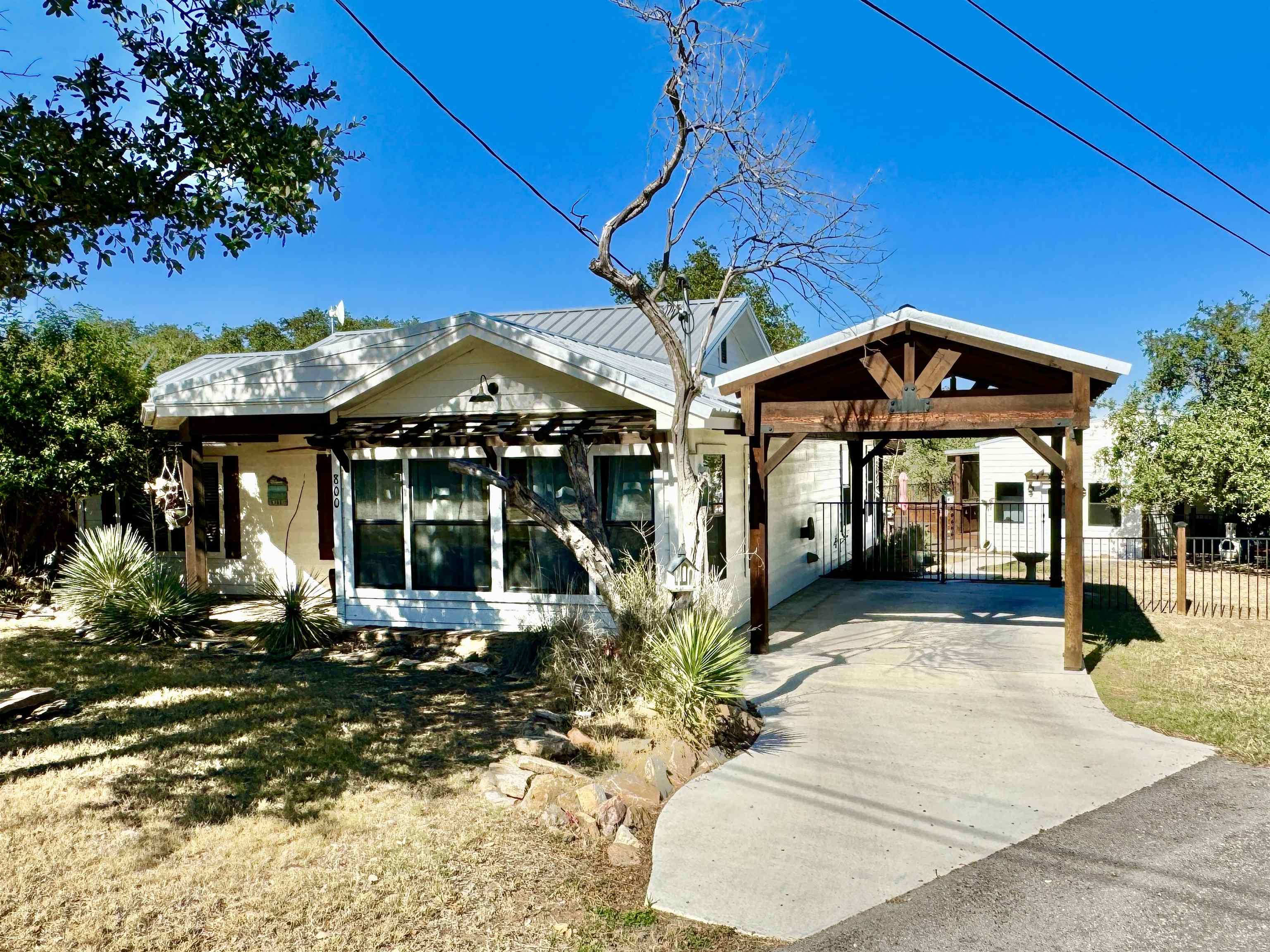 800 Lakeway