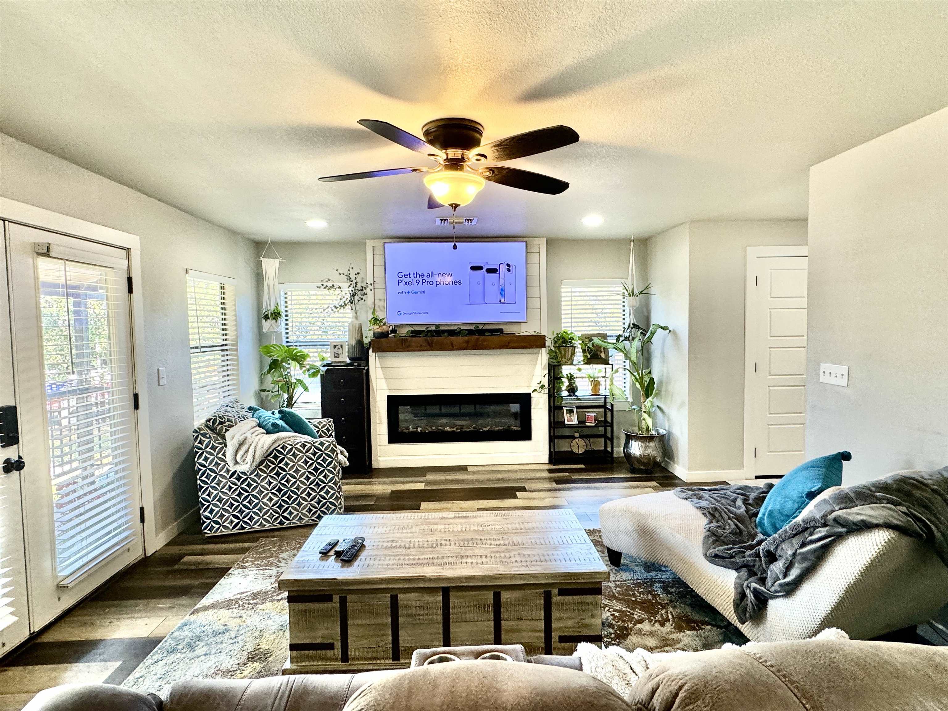 800 Lakeway