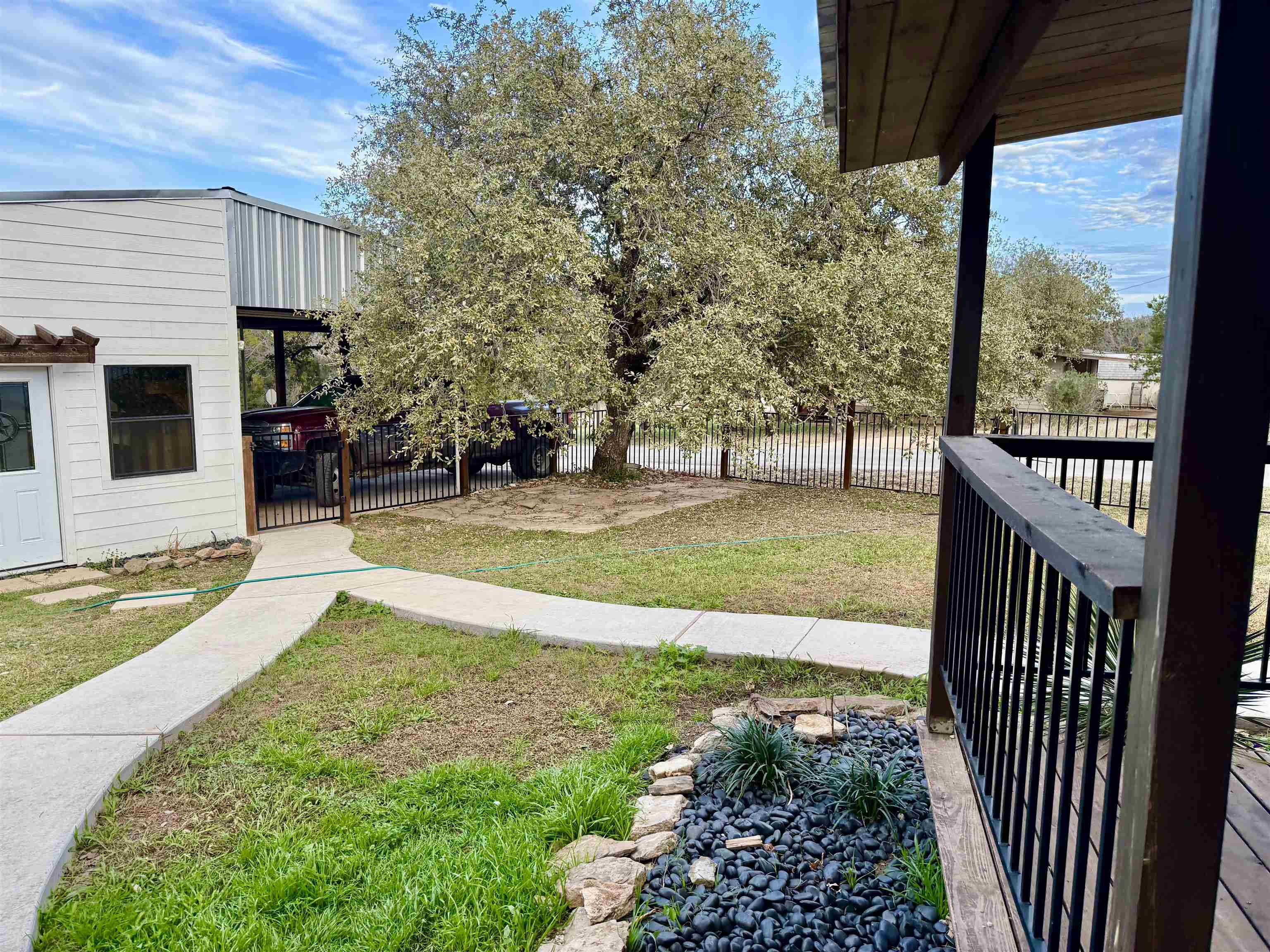 800 Lakeway