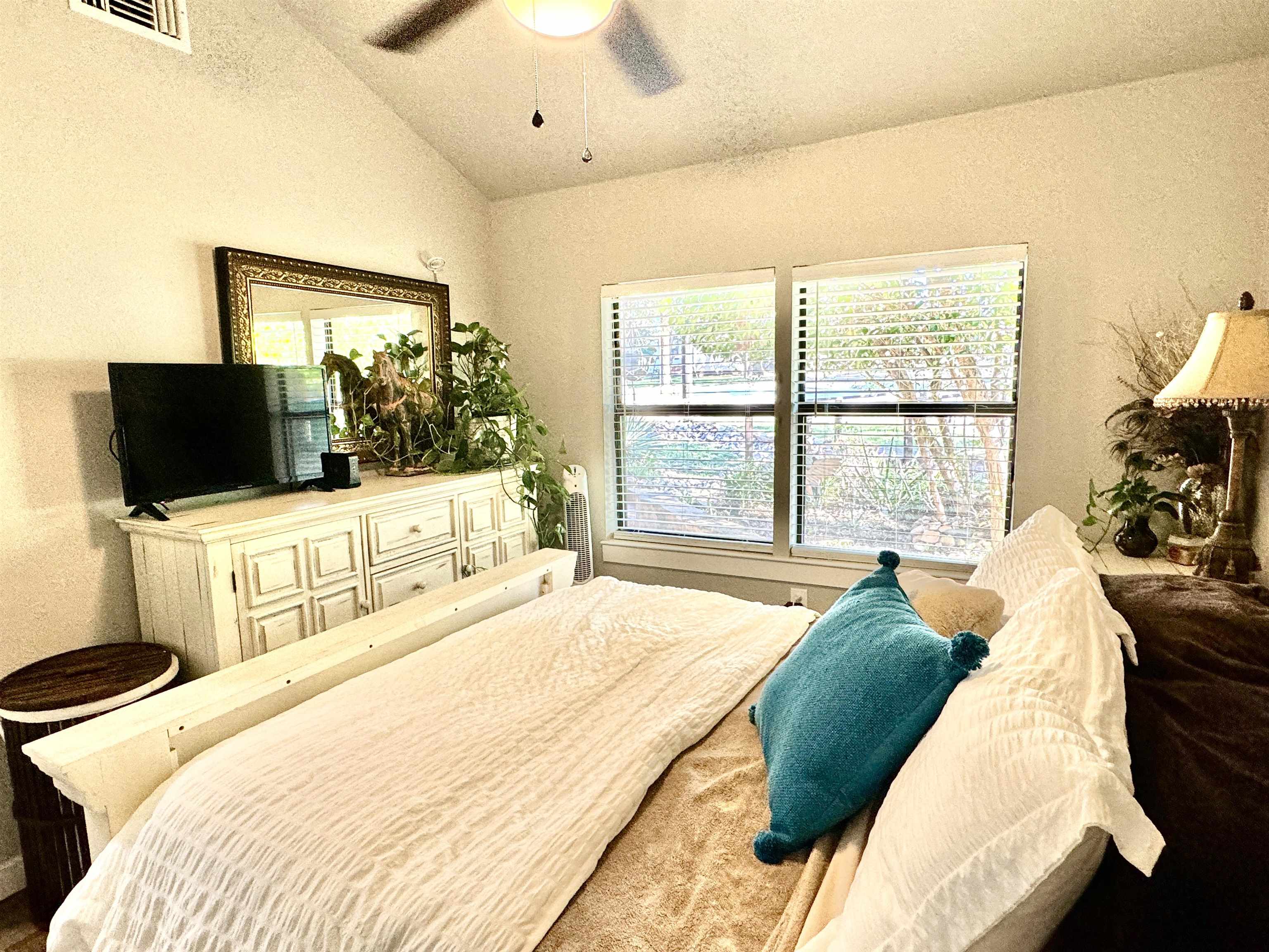 800 Lakeway