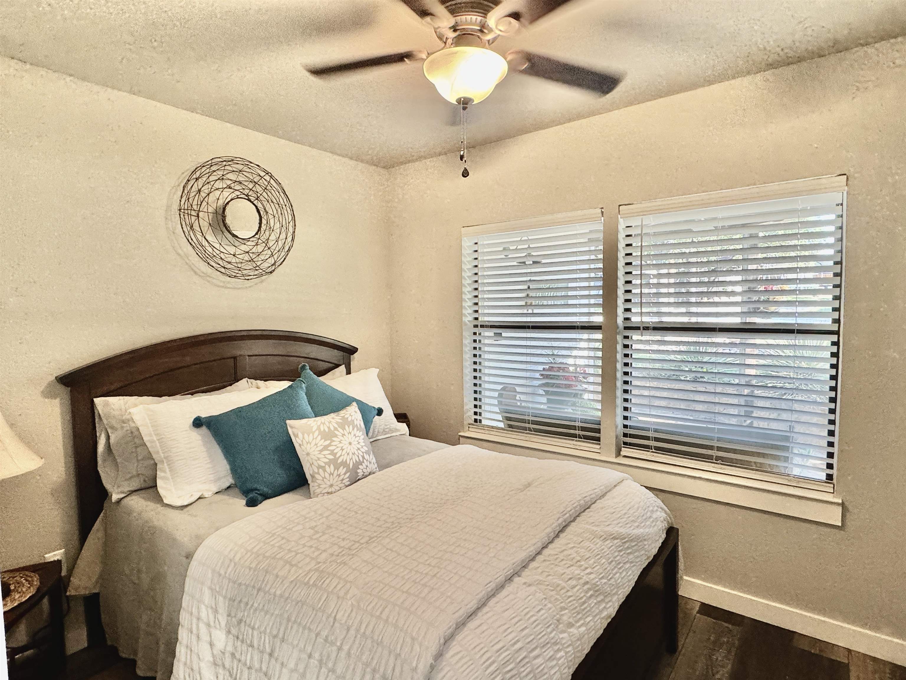 800 Lakeway