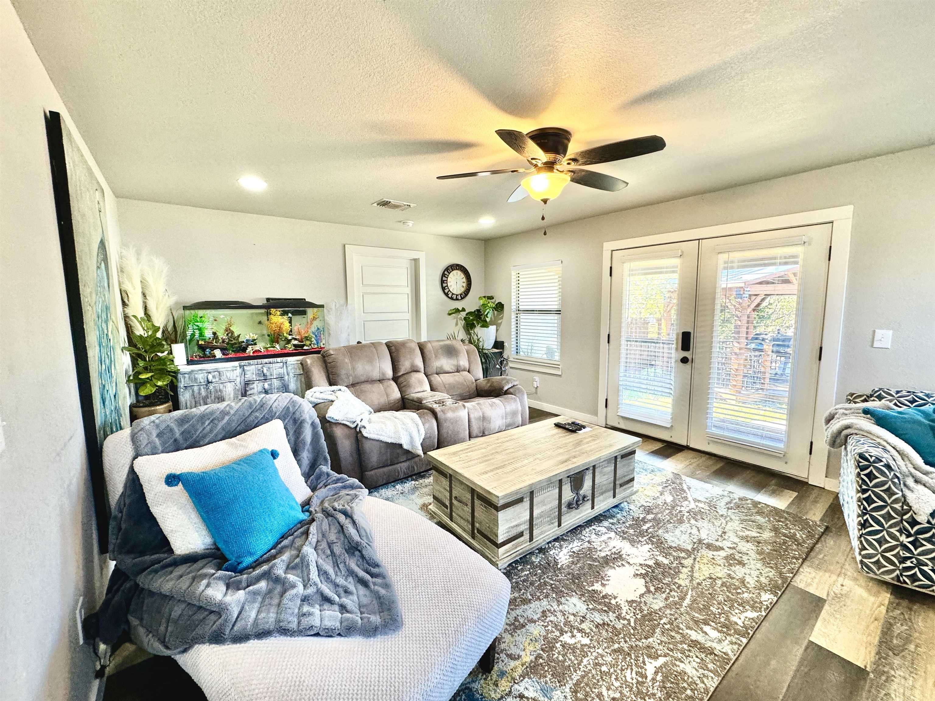 800 Lakeway
