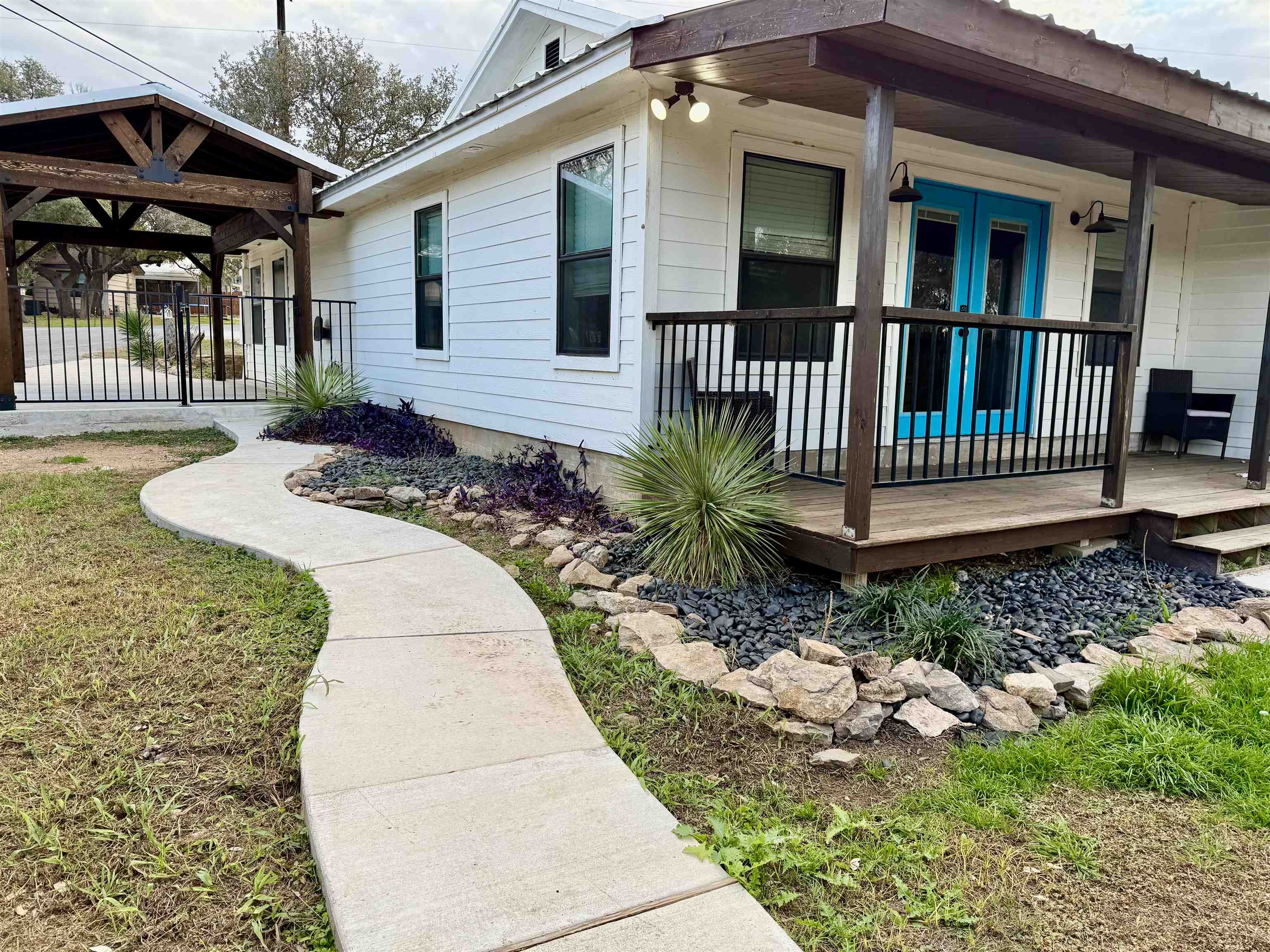 800 Lakeway