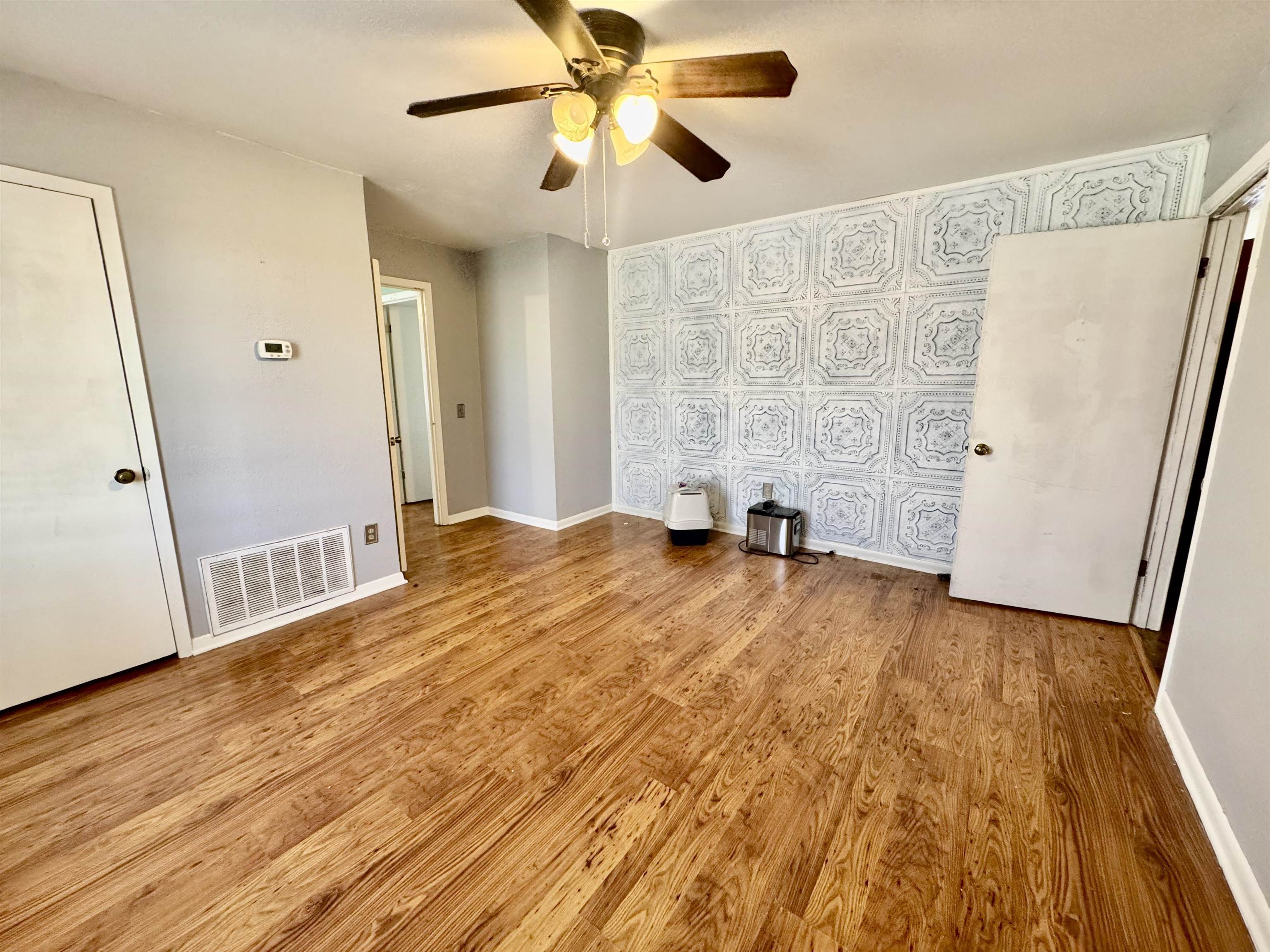 807 N West