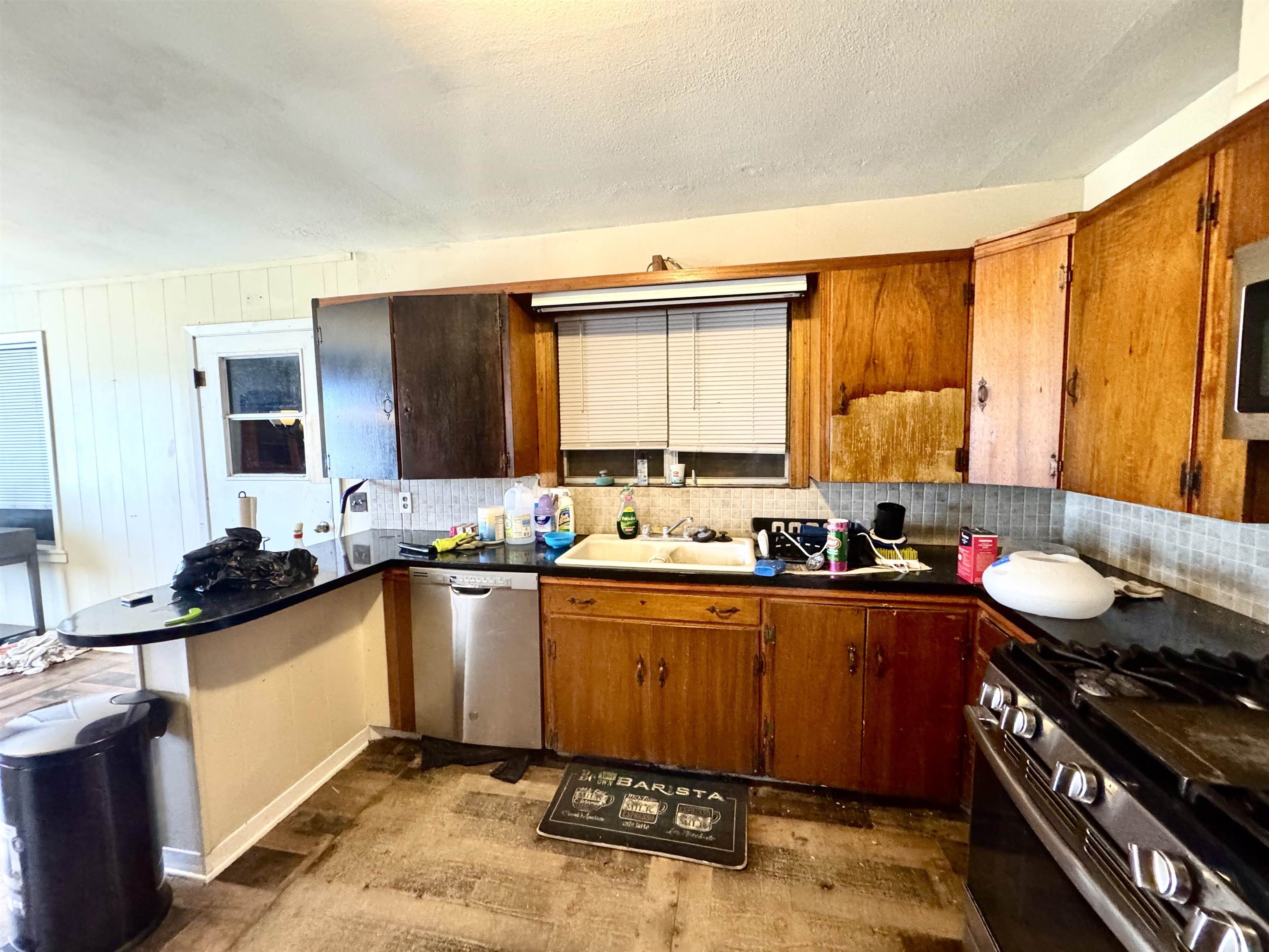 807 N West