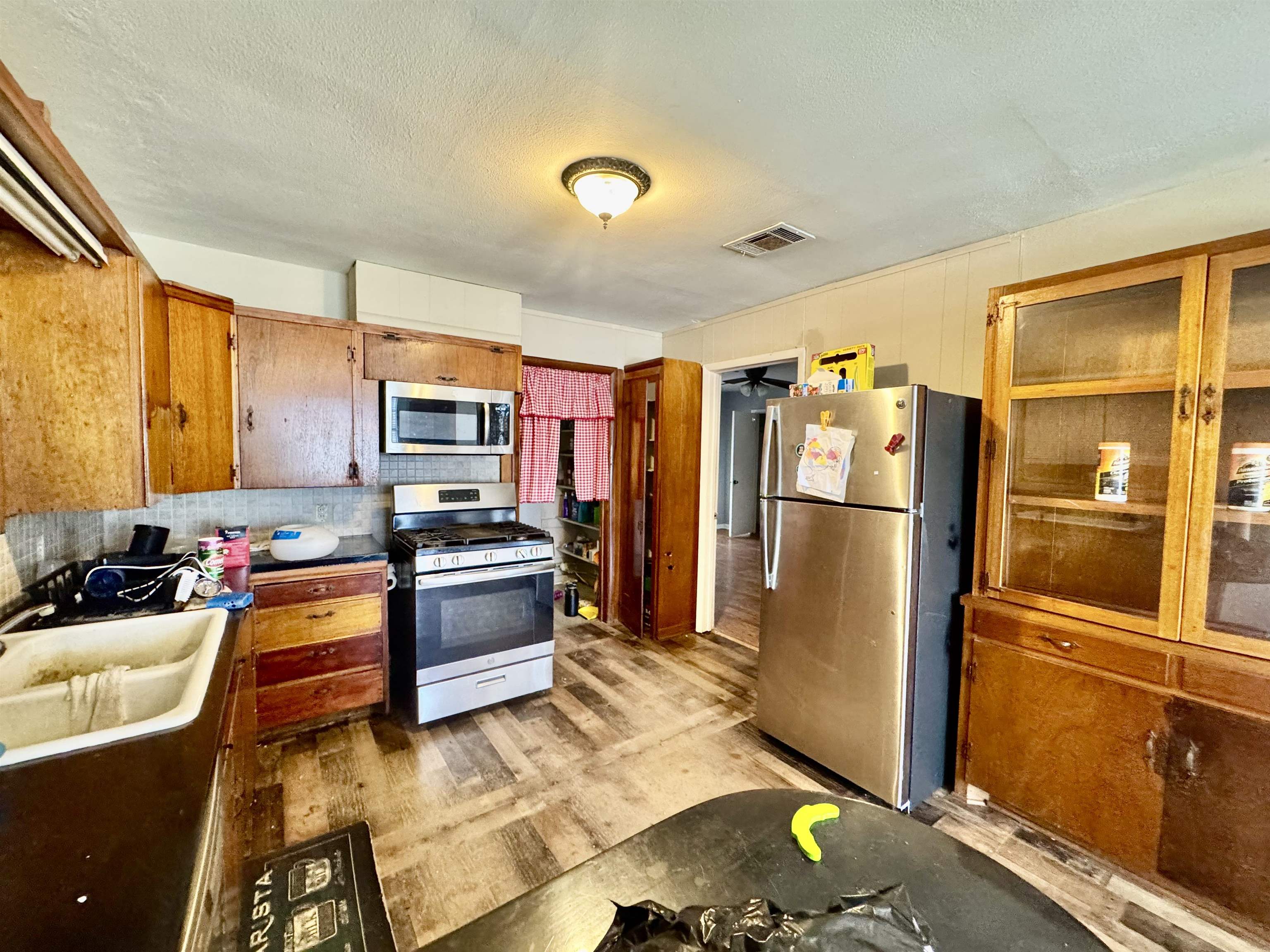 807 N West