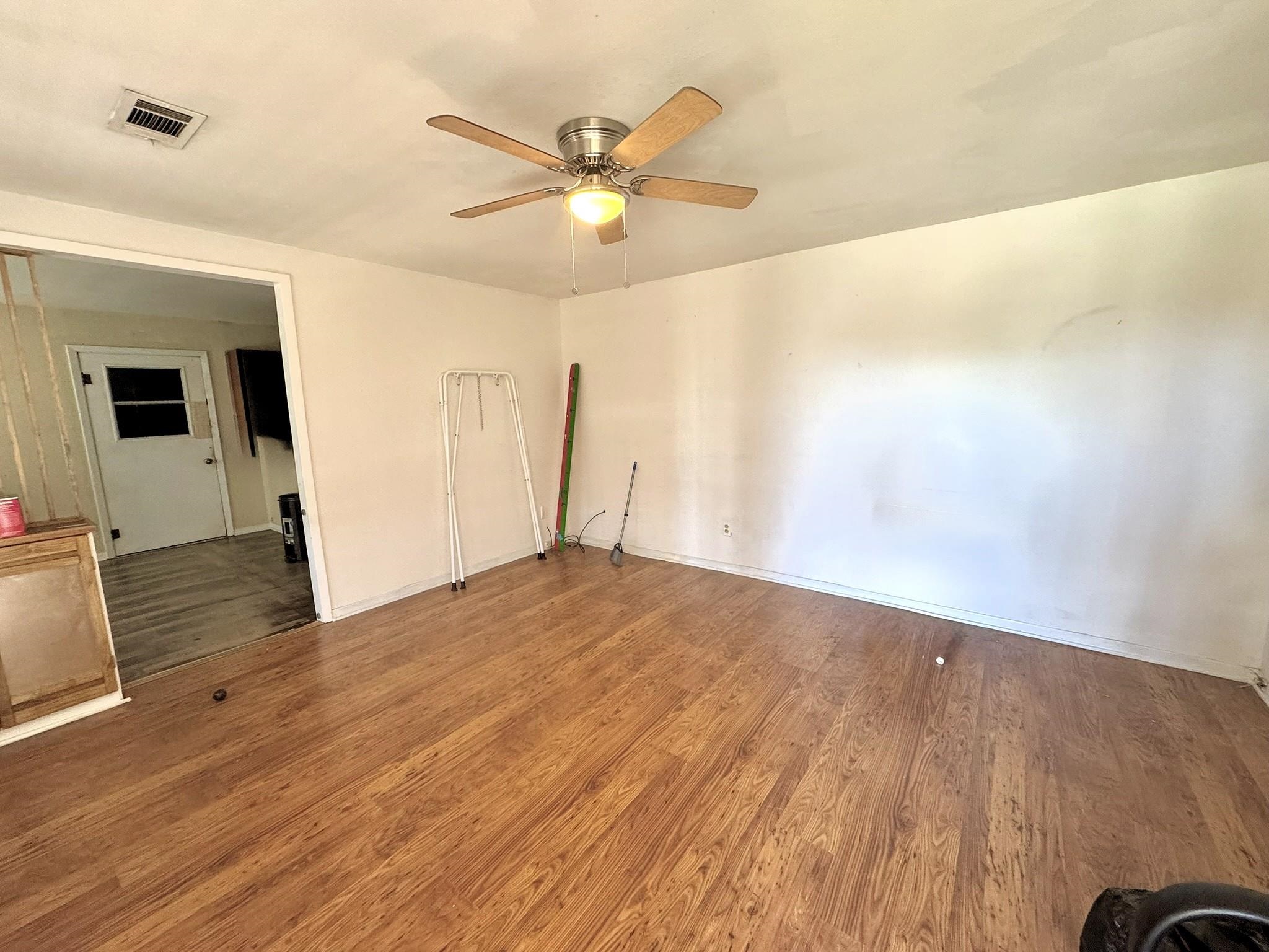 807 N West