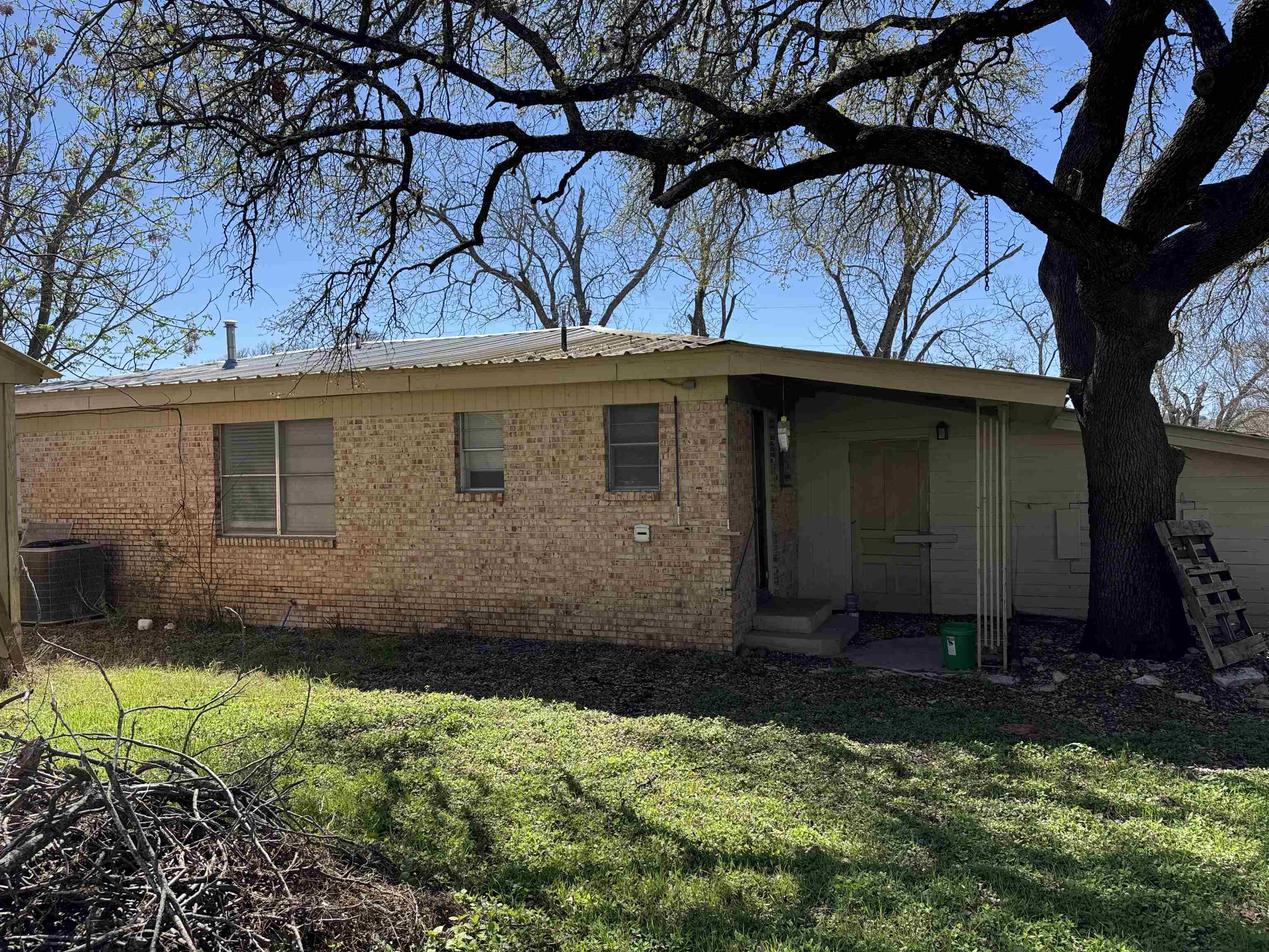 807 N West