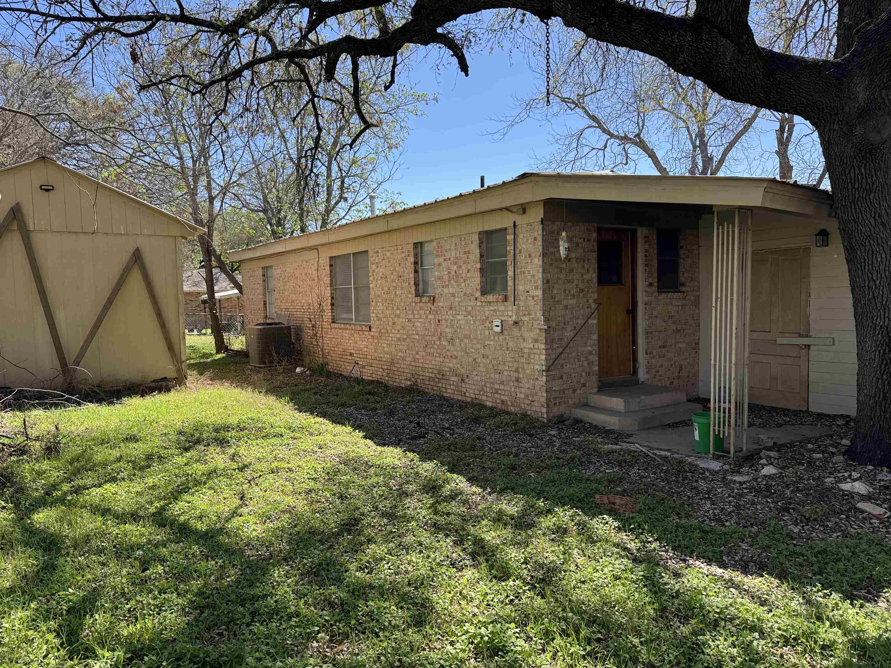 807 N West