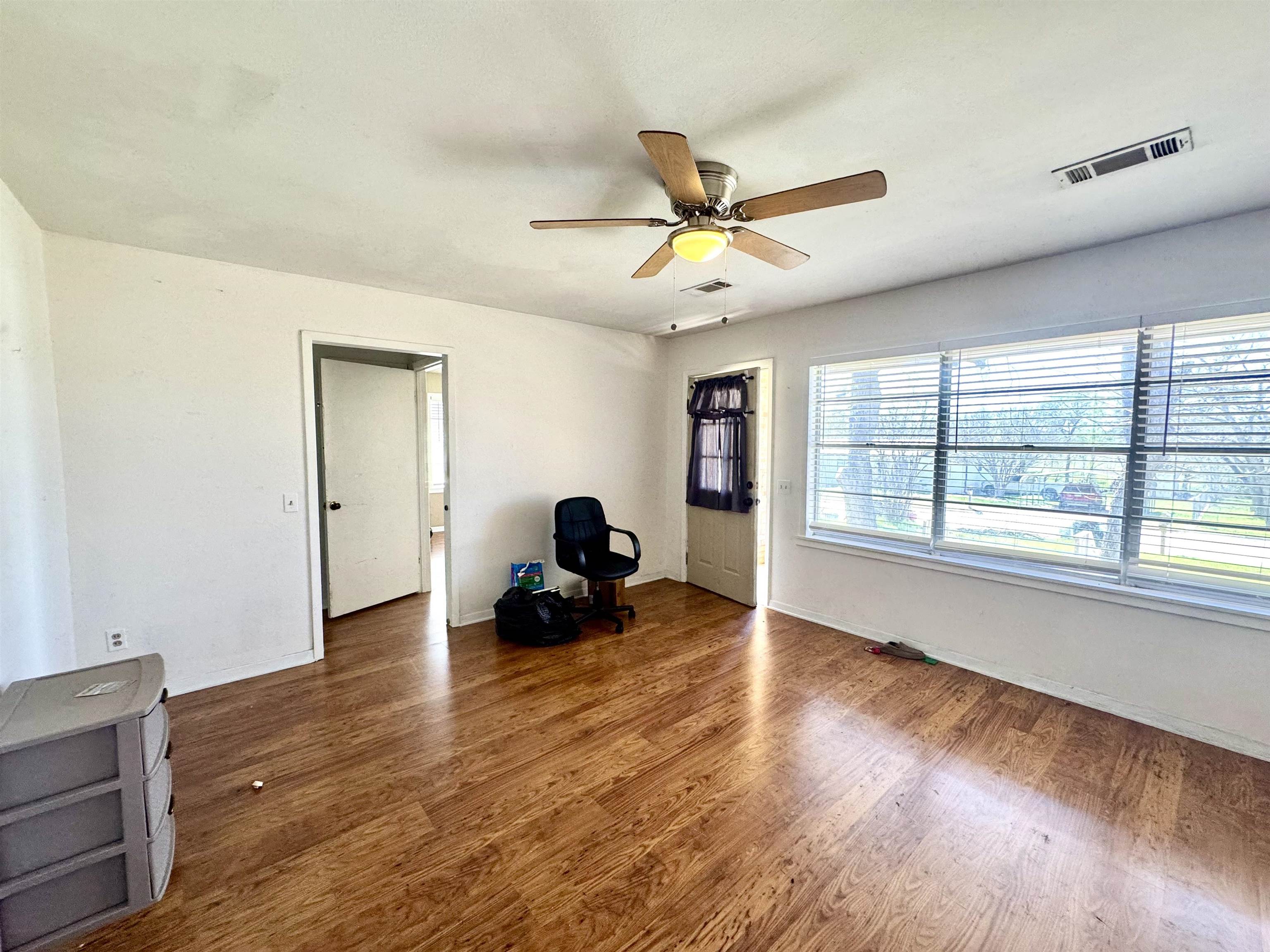 807 N West