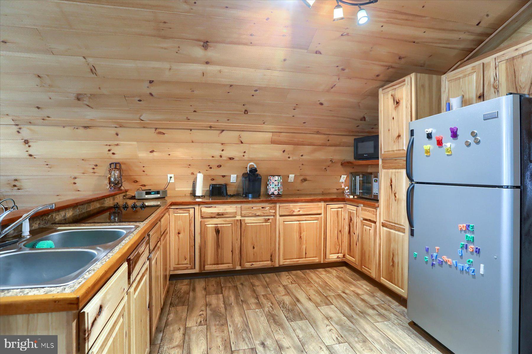 1214 Mountain Rd