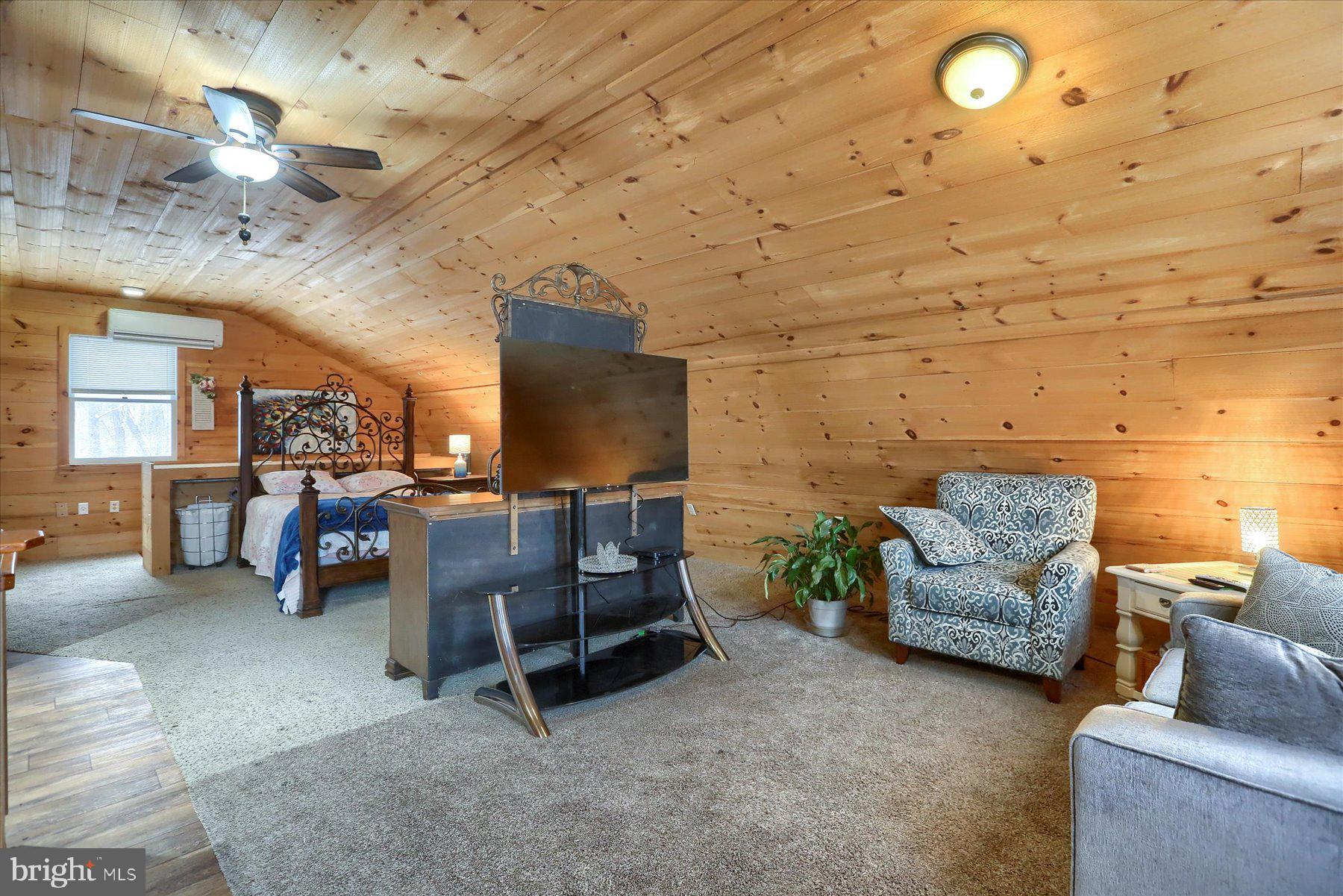 1214 Mountain Rd