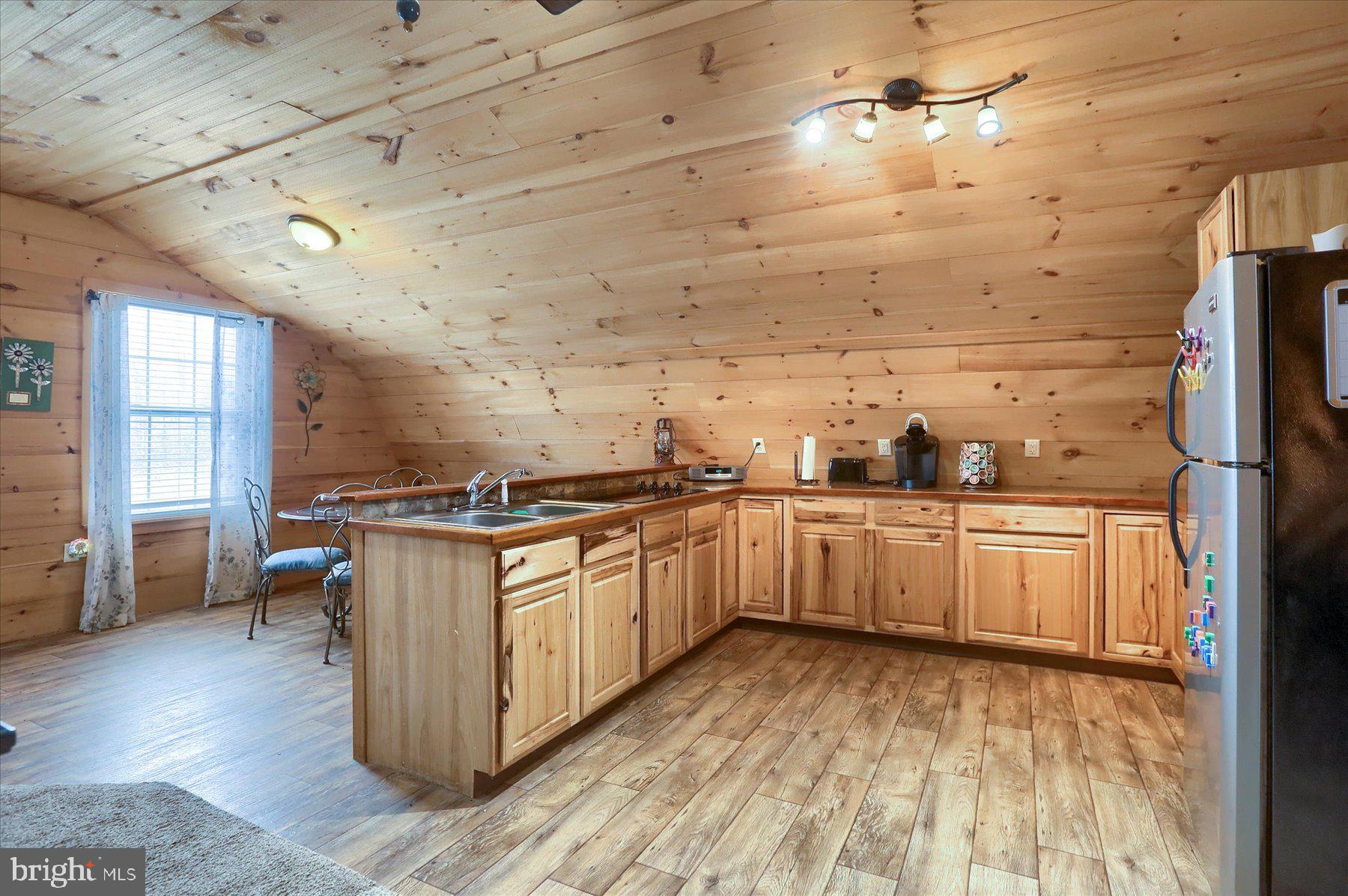 1214 Mountain Rd