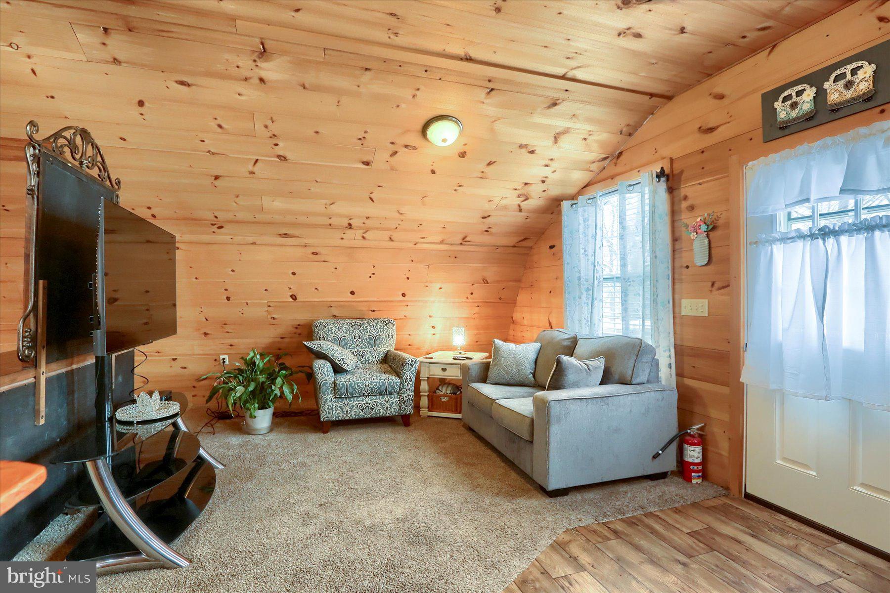 1214 Mountain Rd