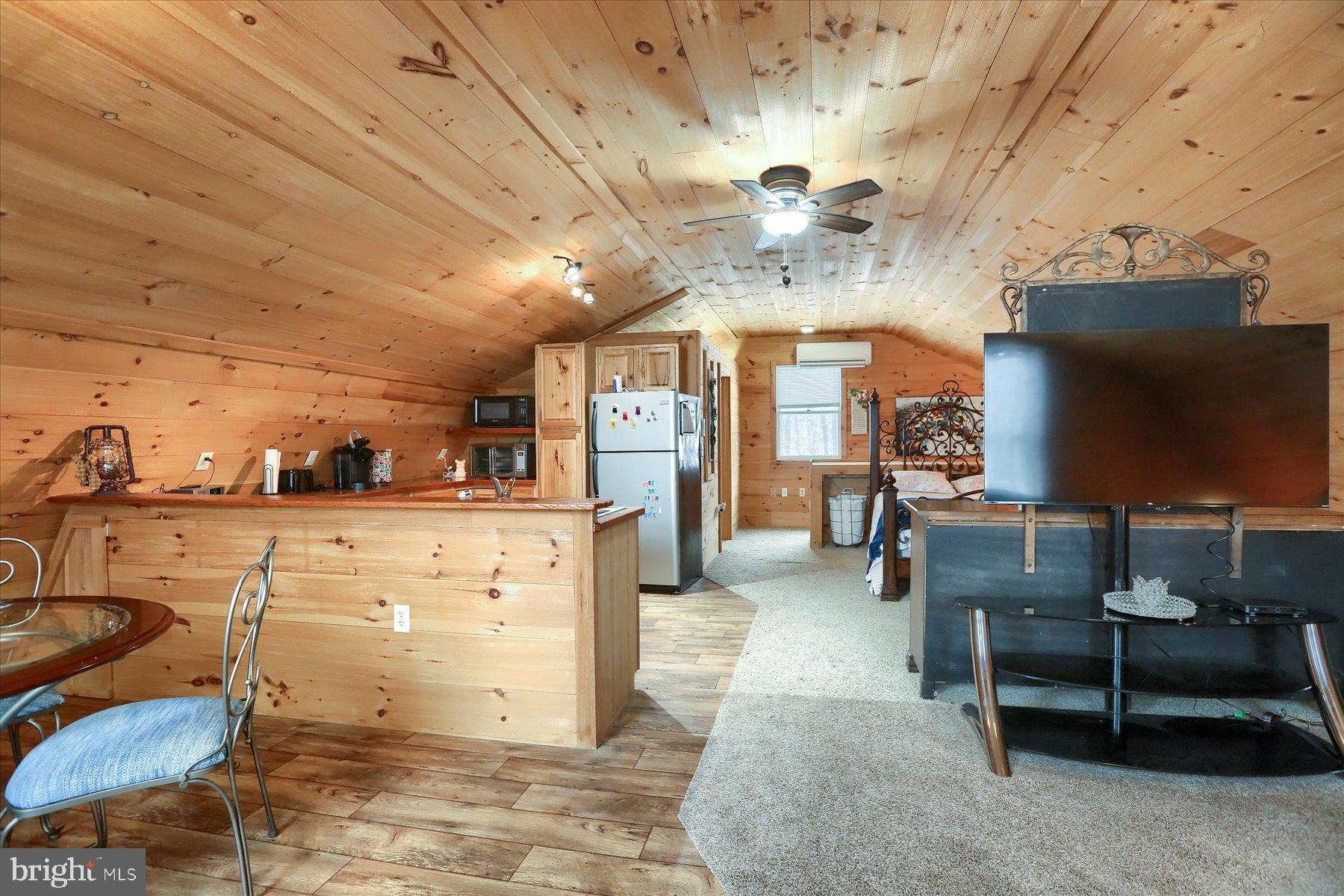 1214 Mountain Rd