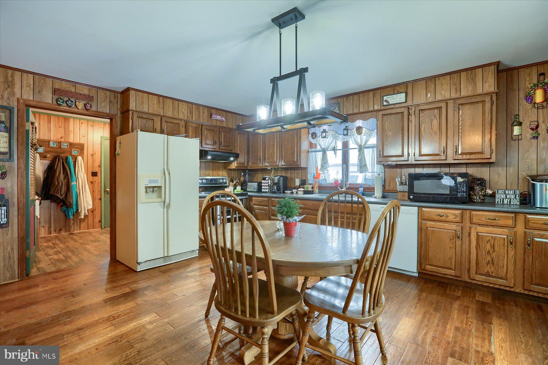 1214 Mountain Rd