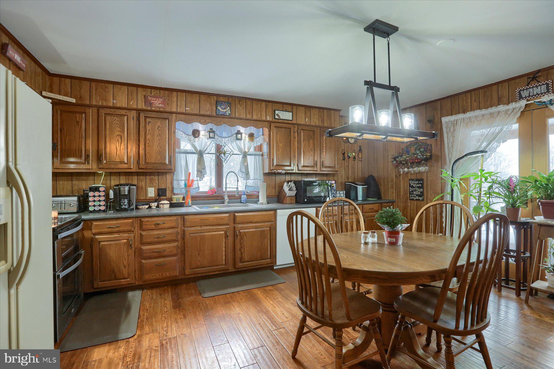 1214 Mountain Rd