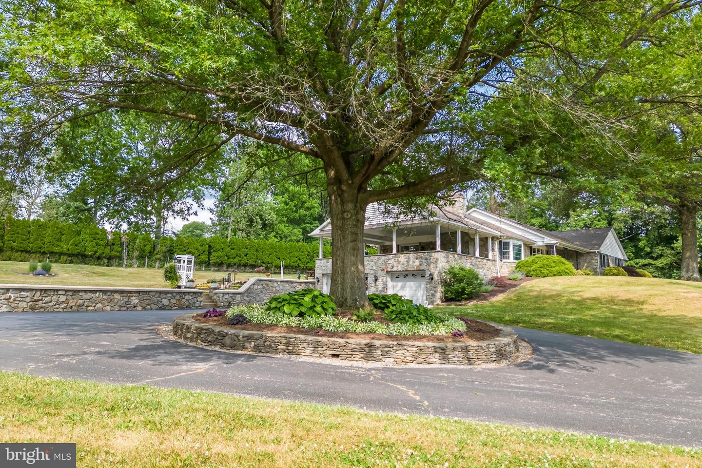 1025 Davis Ln