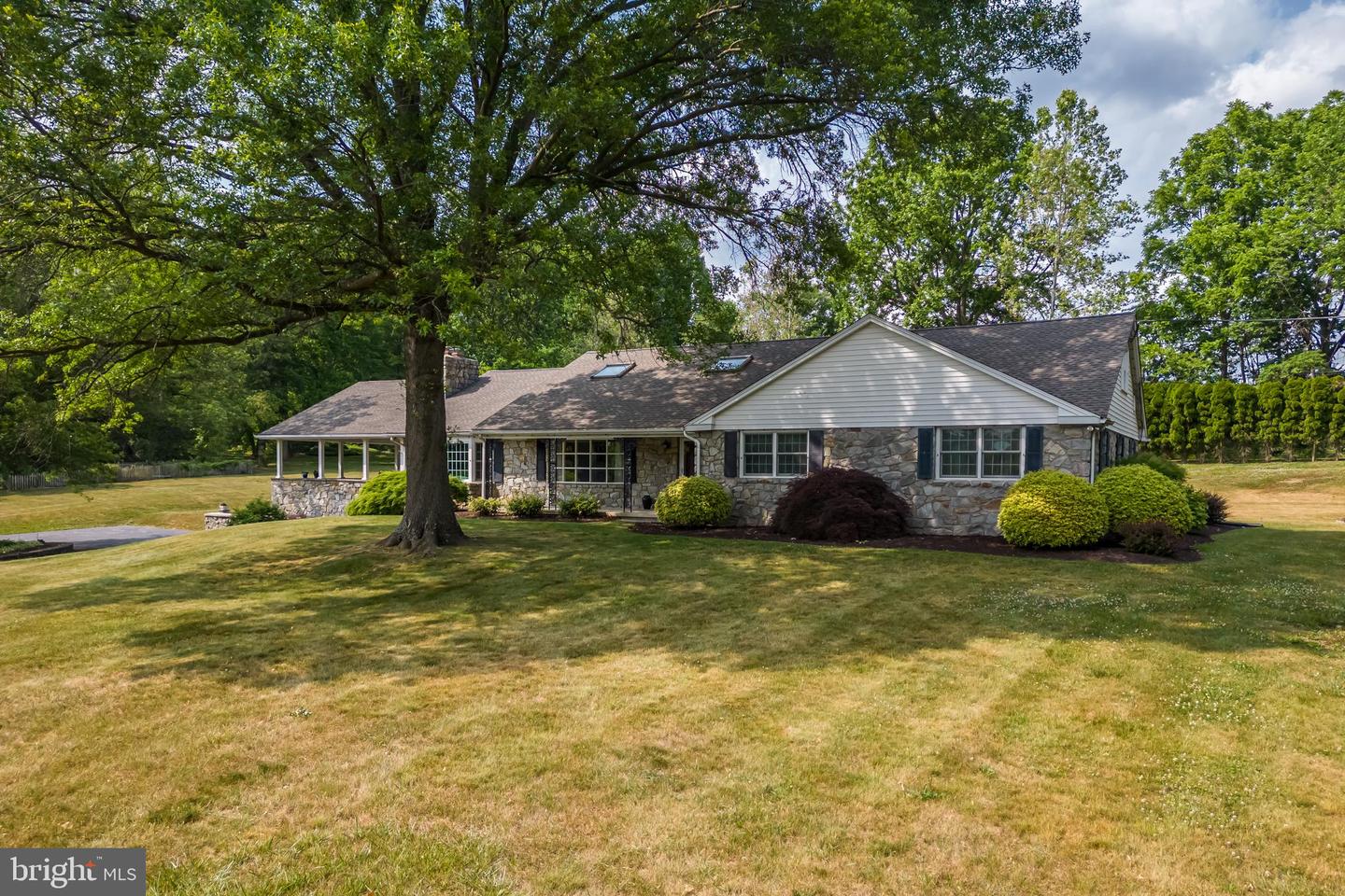 1025 Davis Ln