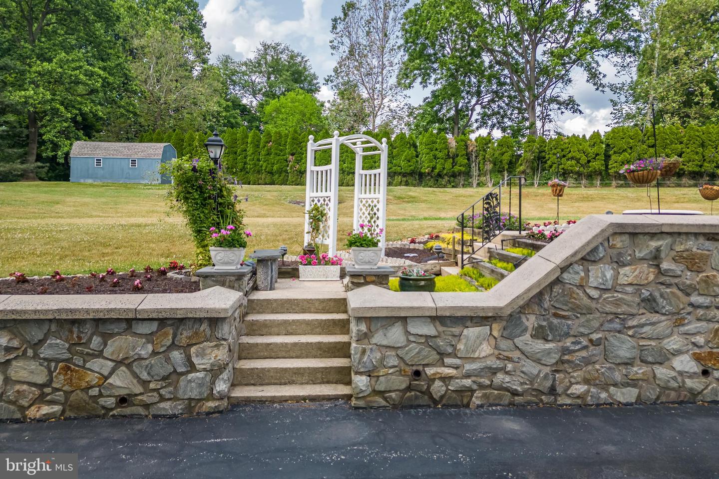 1025 Davis Ln
