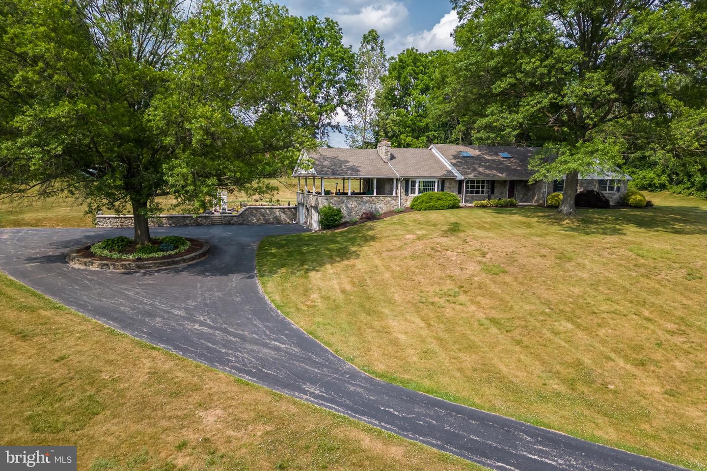 1025 Davis Ln