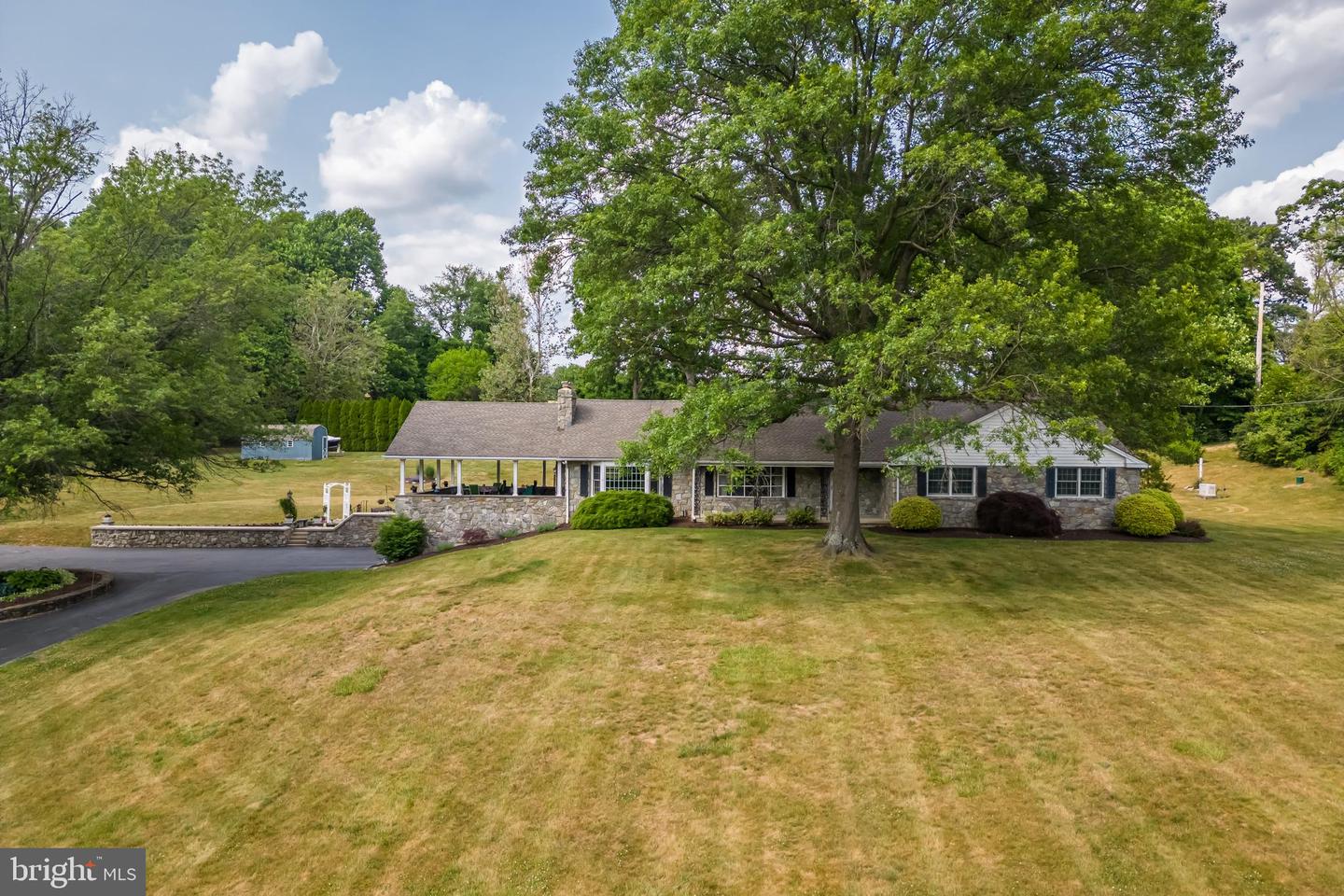 1025 Davis Ln