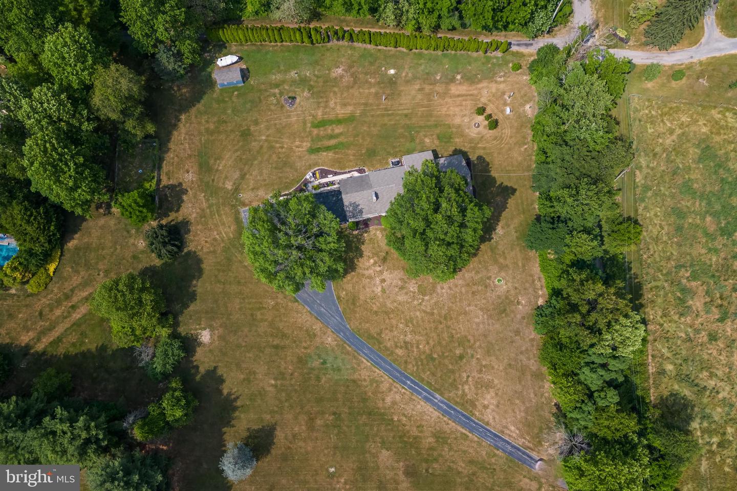 1025 Davis Ln