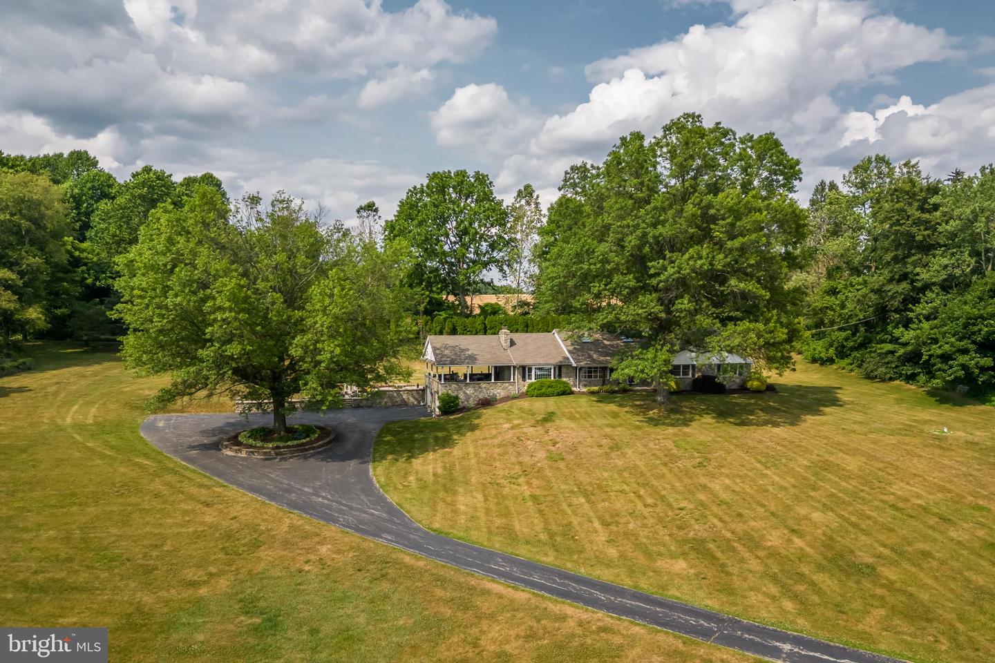 1025 Davis Ln