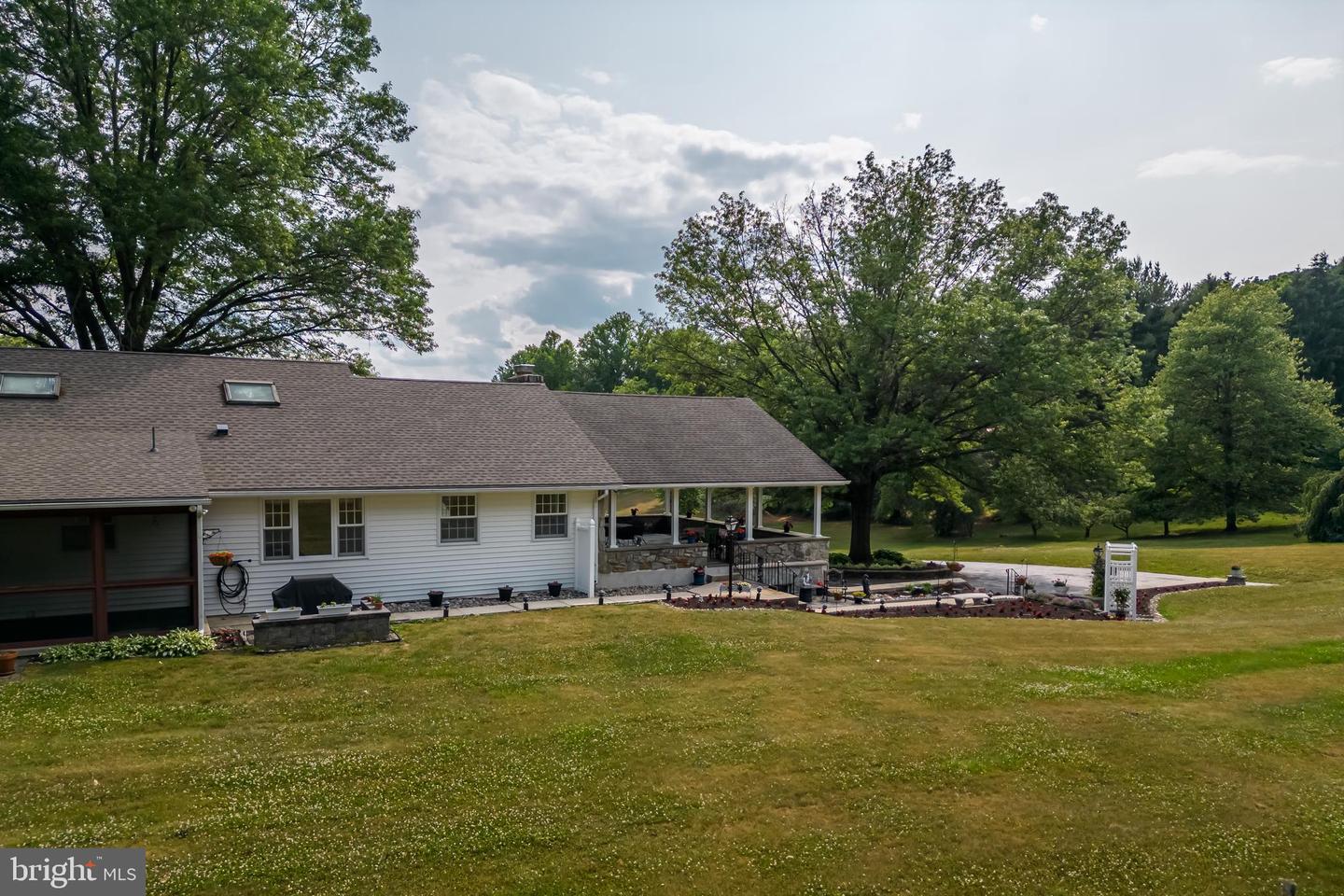 1025 Davis Ln