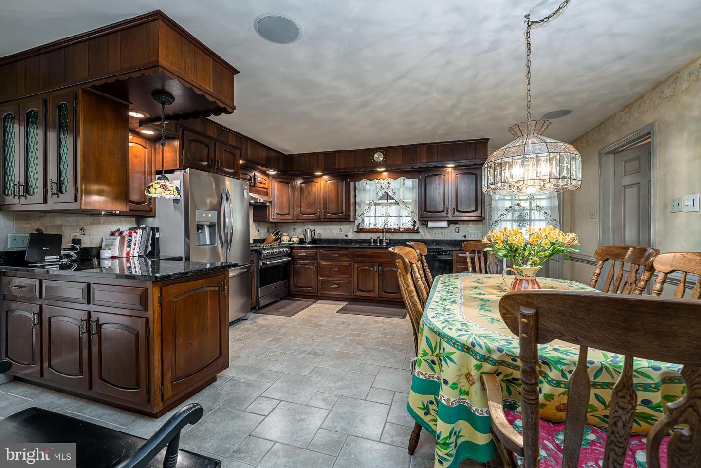 1025 Davis Ln