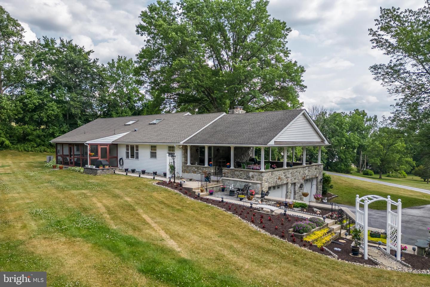 1025 Davis Ln