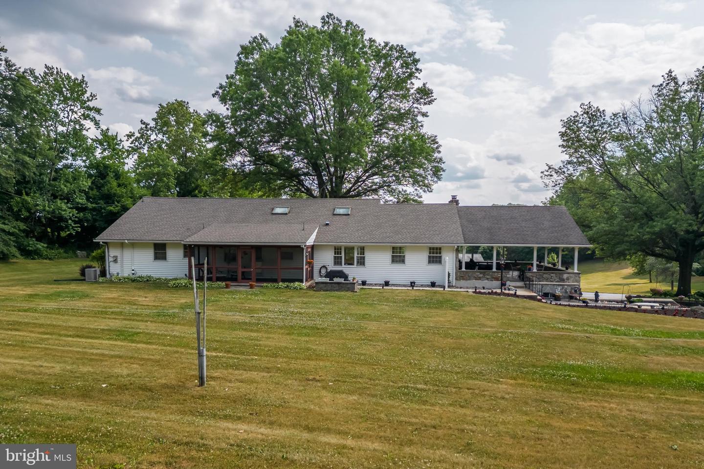 1025 Davis Ln