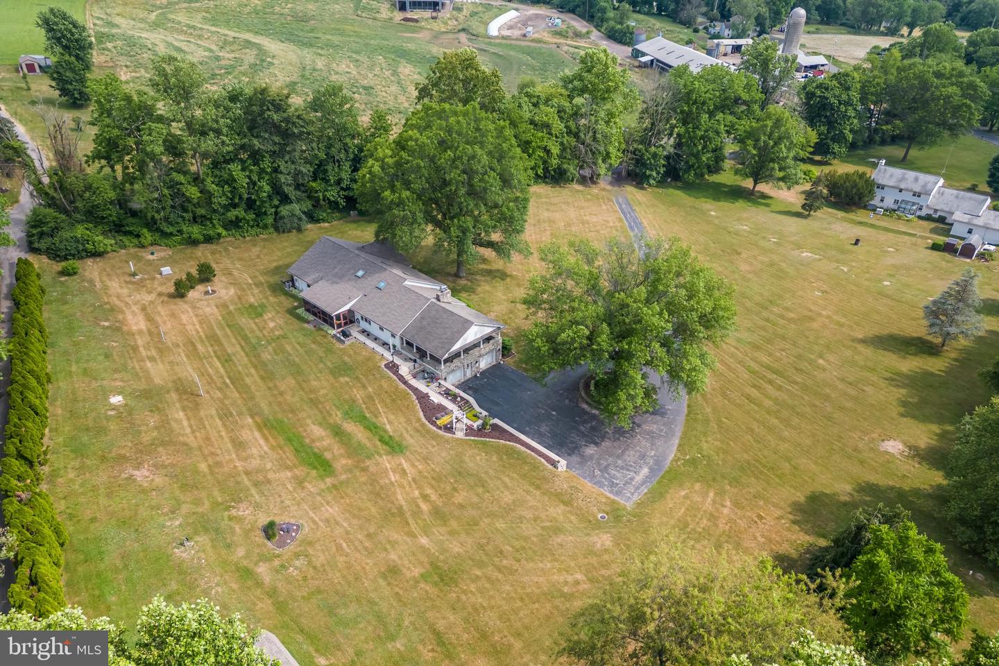 1025 Davis Ln