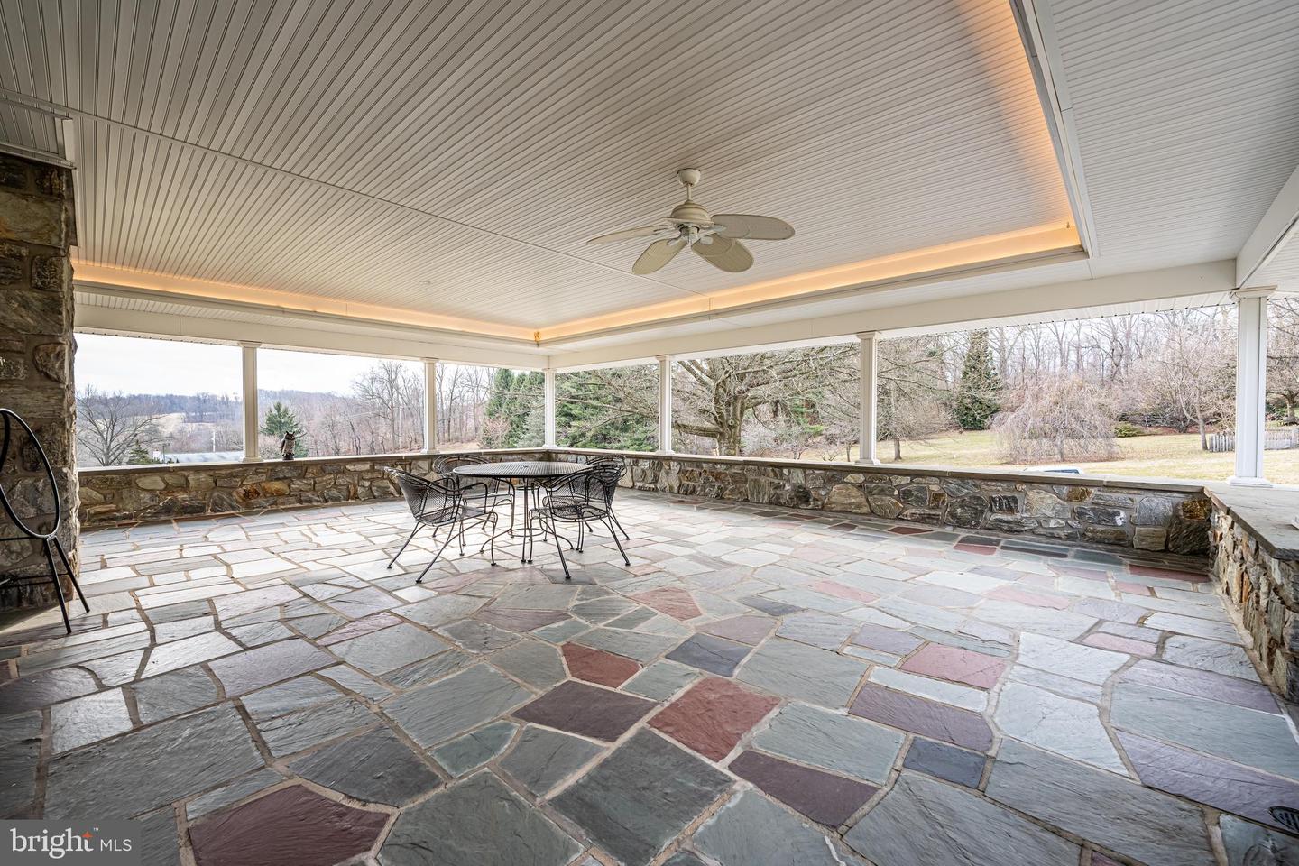 1025 Davis Ln