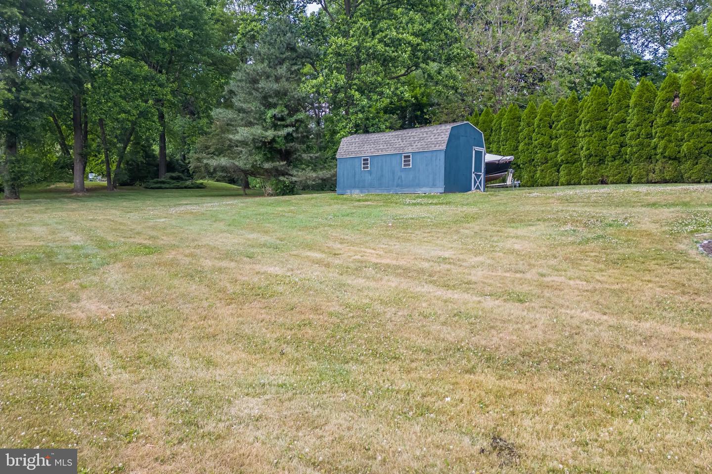 1025 Davis Ln