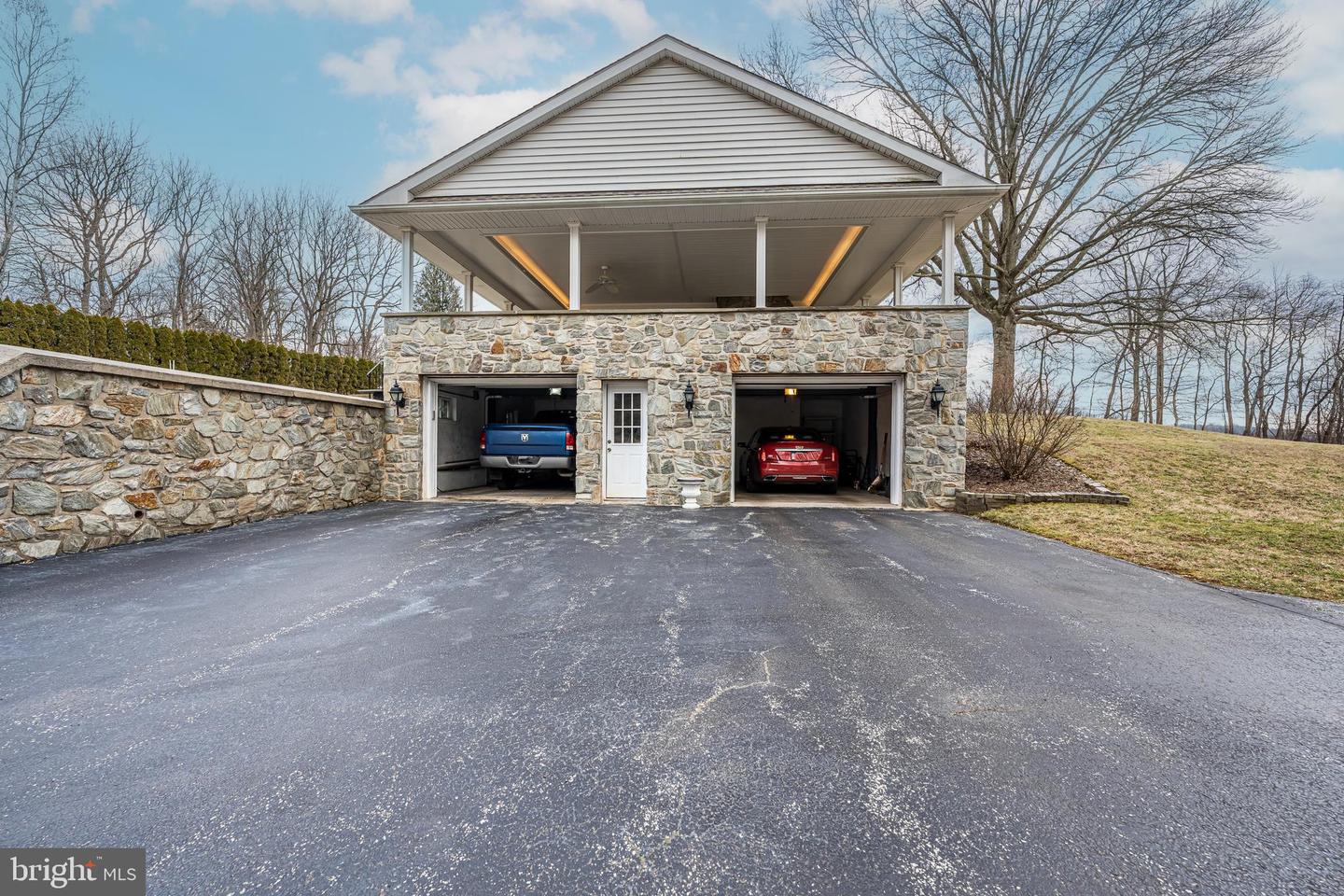 1025 Davis Ln
