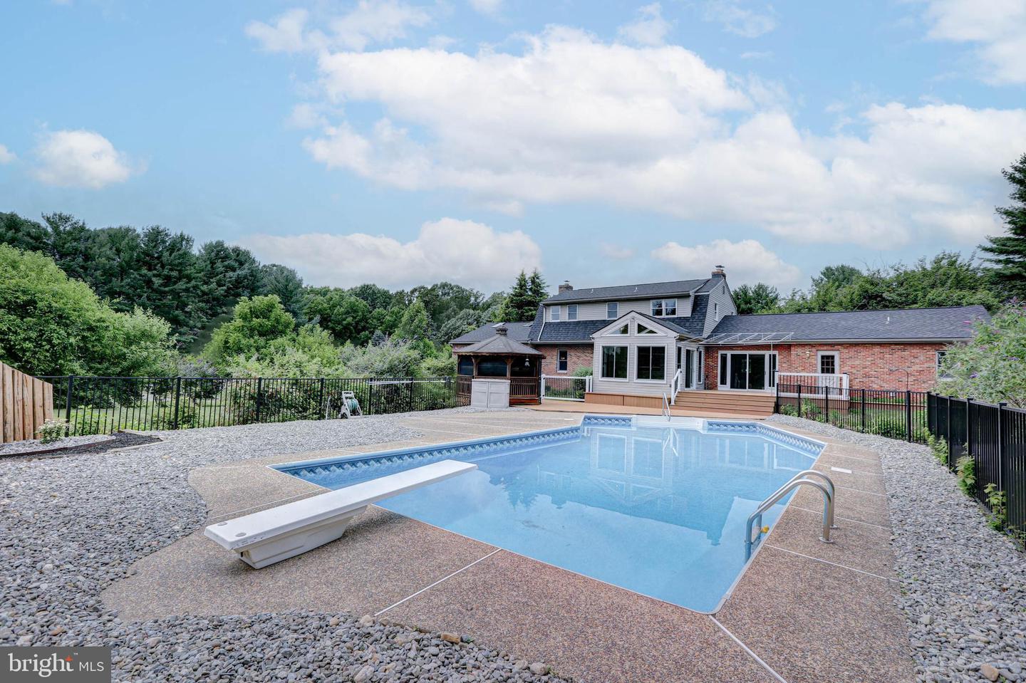 128 Carriage Run Rd