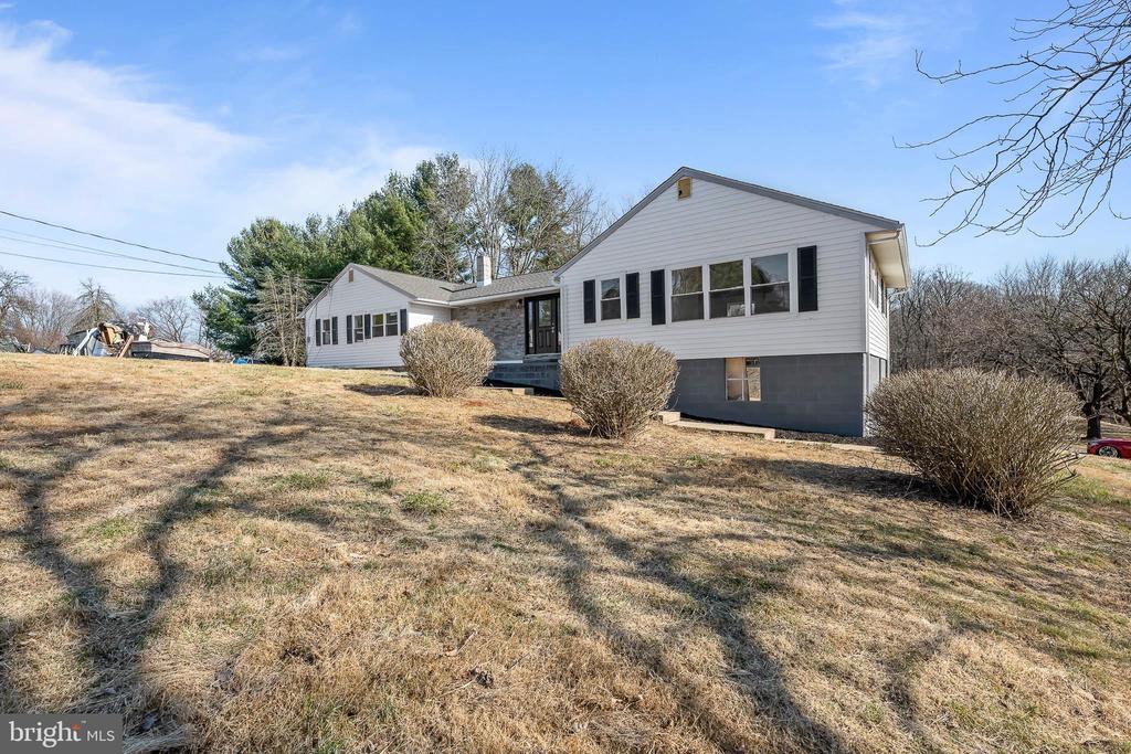 469 W Avondale Rd