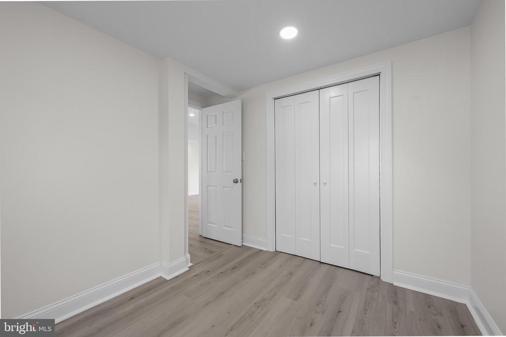 469 W Avondale Rd