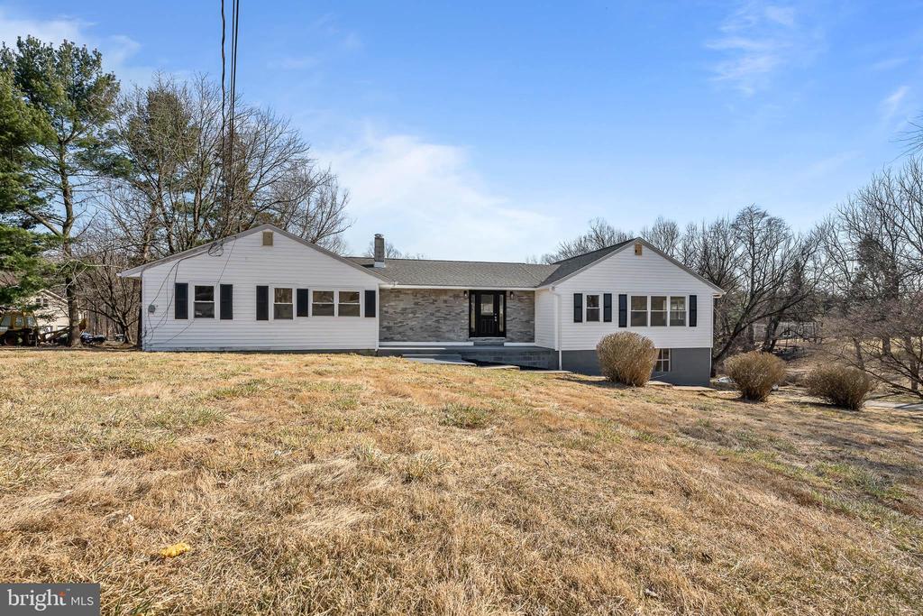 469 W Avondale Rd