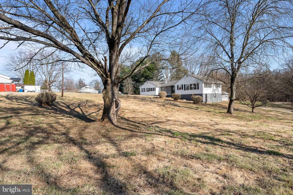 469 W Avondale Rd