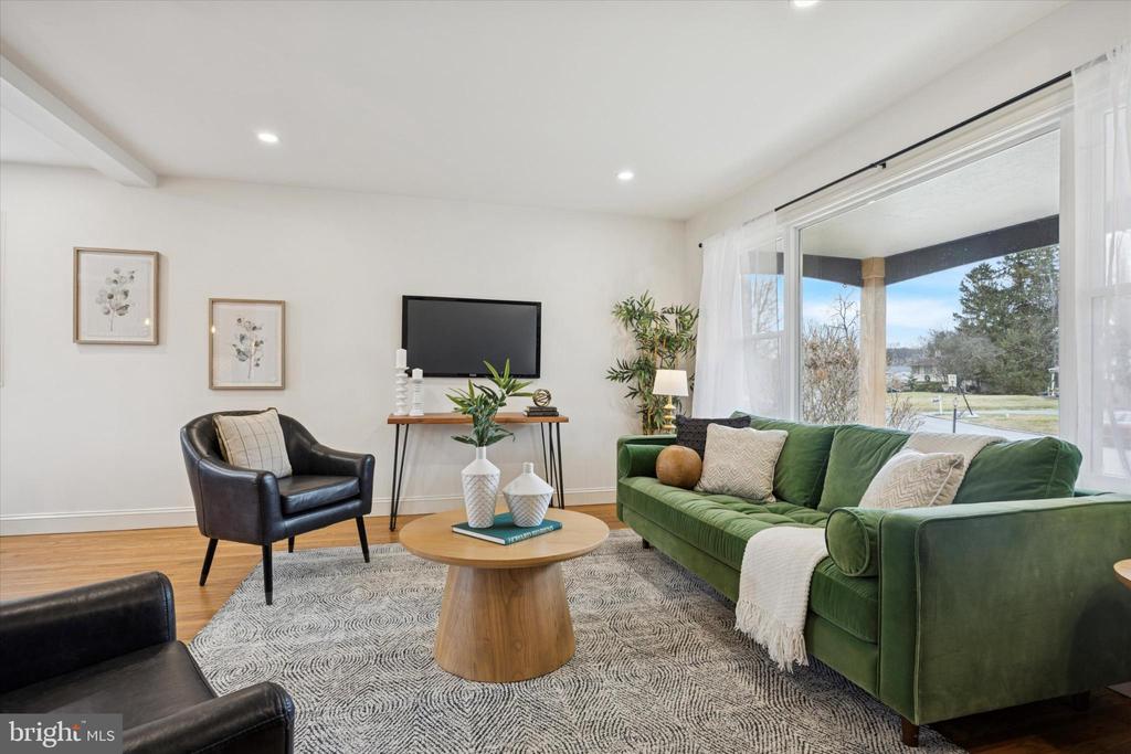 13 WINDING WAY