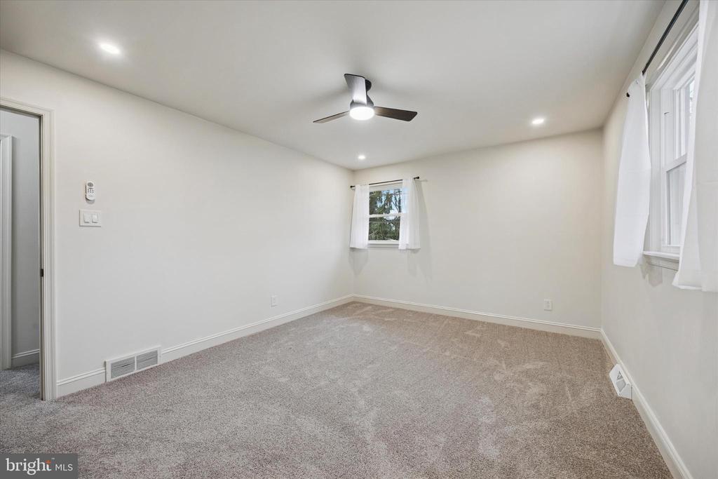 13 WINDING WAY