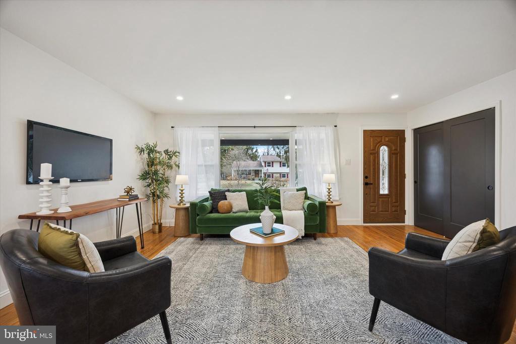 13 WINDING WAY
