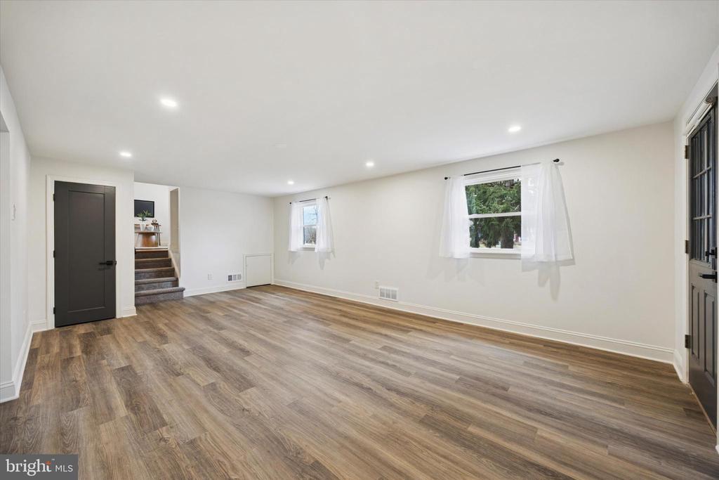 13 WINDING WAY