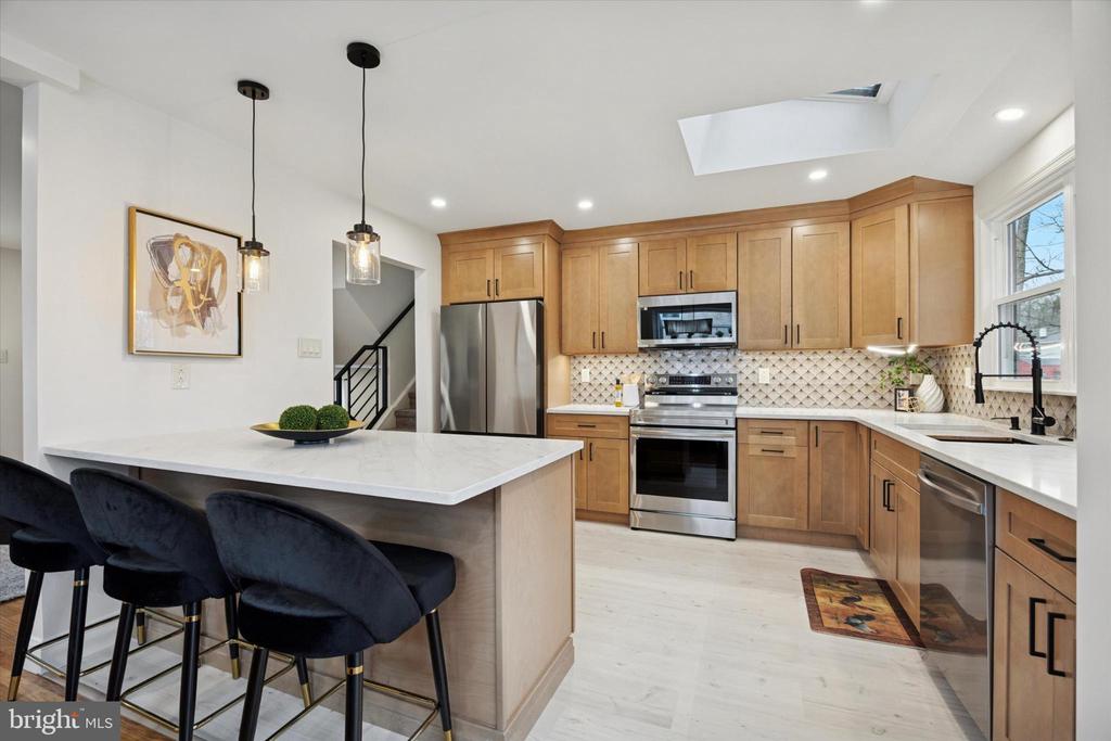 13 WINDING WAY