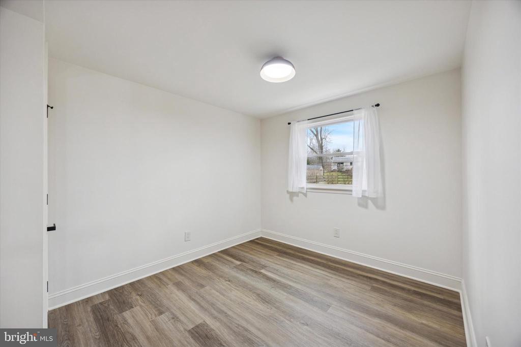13 WINDING WAY